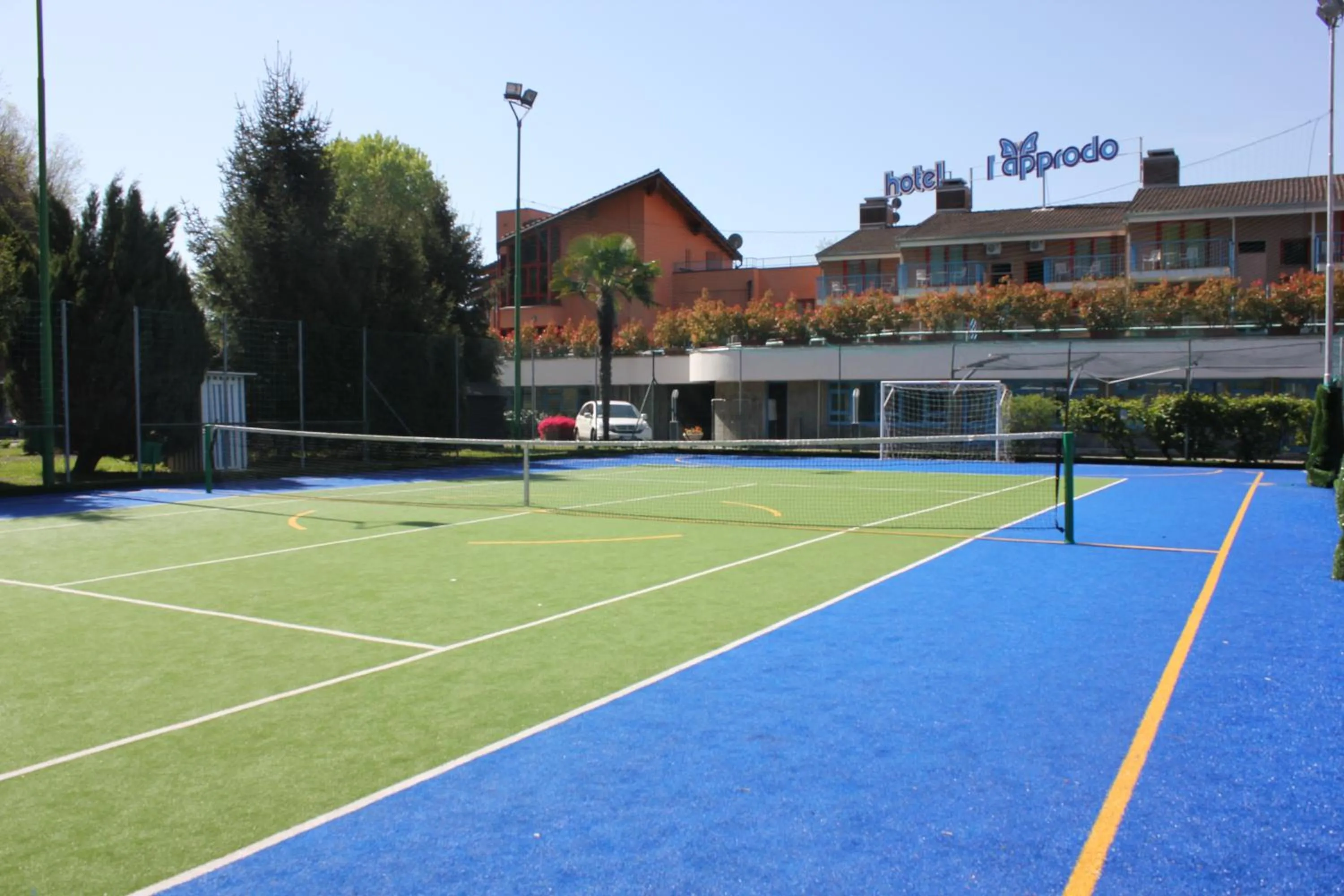 Tennis court in Hotel L'Approdo