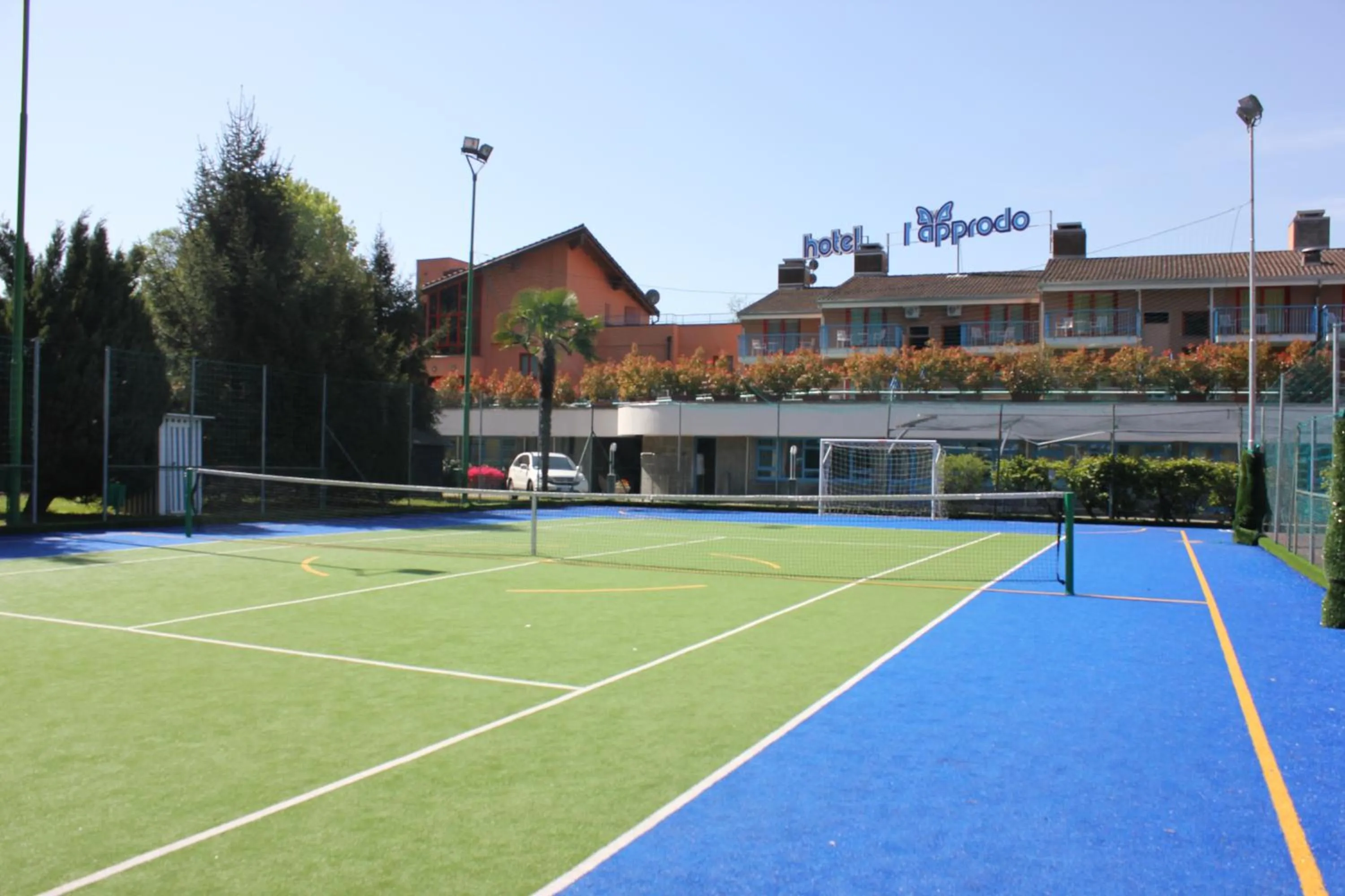 Tennis court in Hotel L'Approdo