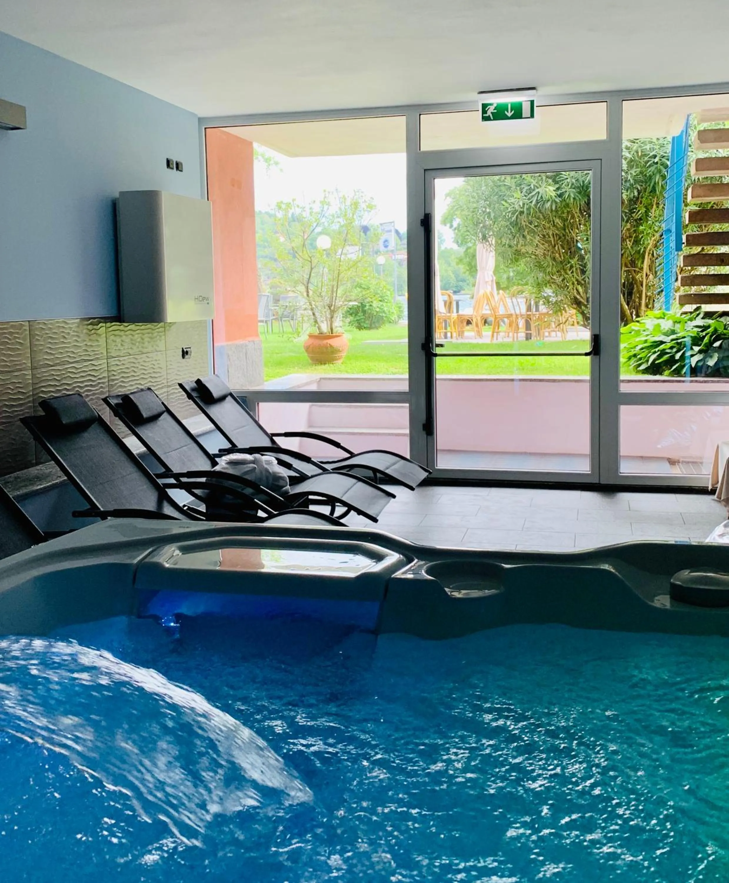 Hot Tub in Hotel L'Approdo
