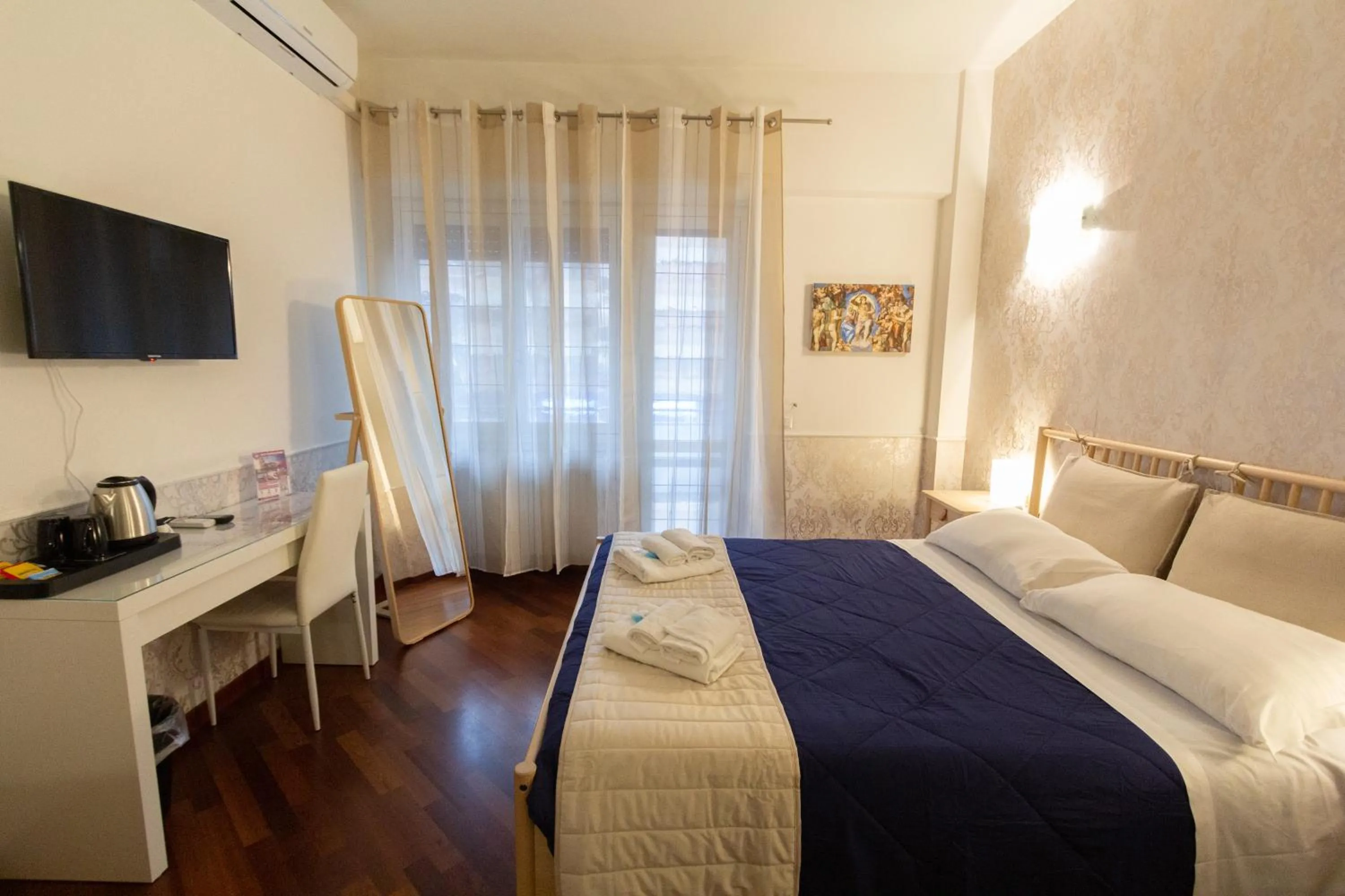 Deluxe Double Room with Balcony in Aurelio Deluxe Rooms
