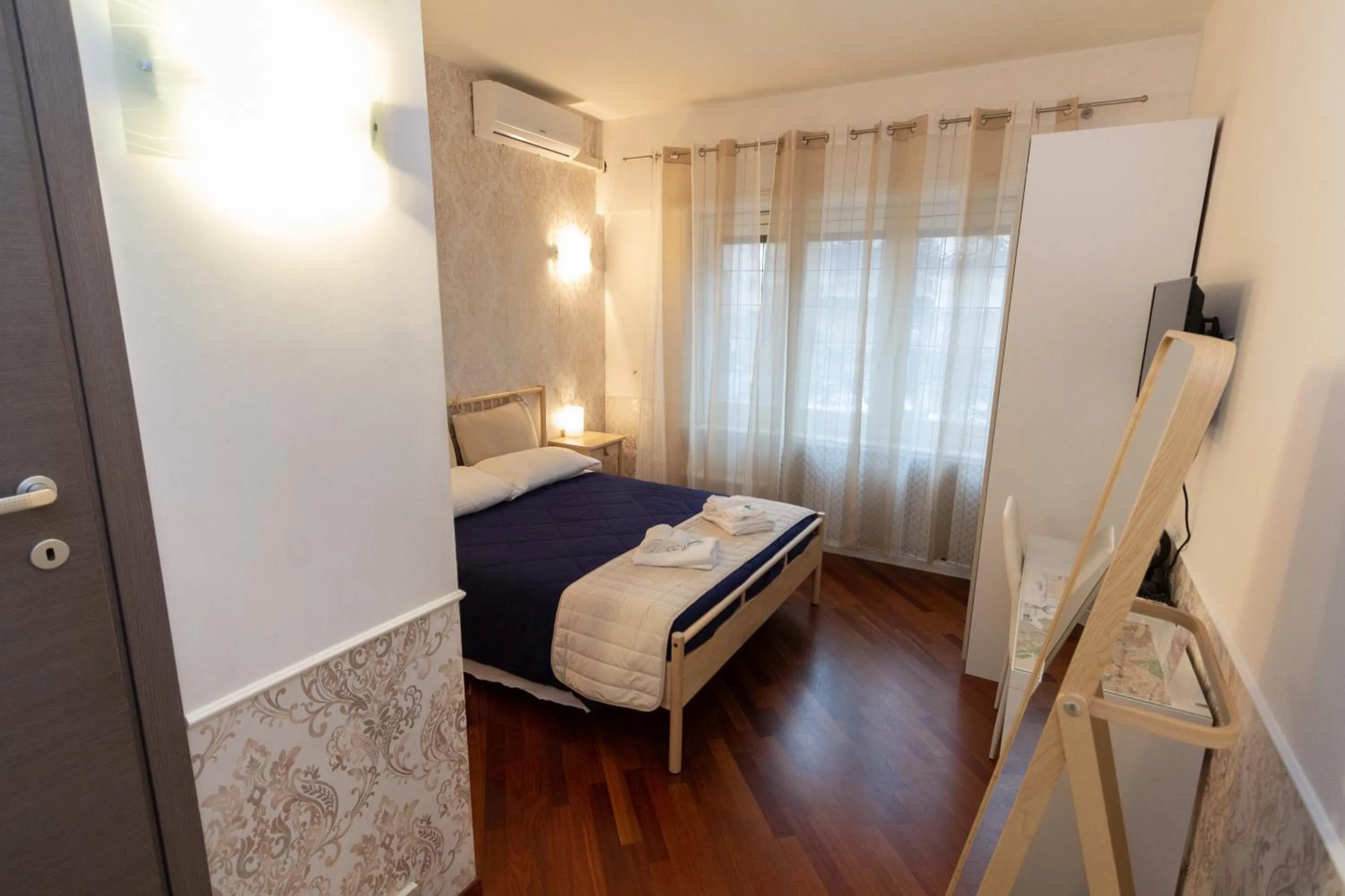 Photo of the whole room, Bed in Aurelio Deluxe Rooms