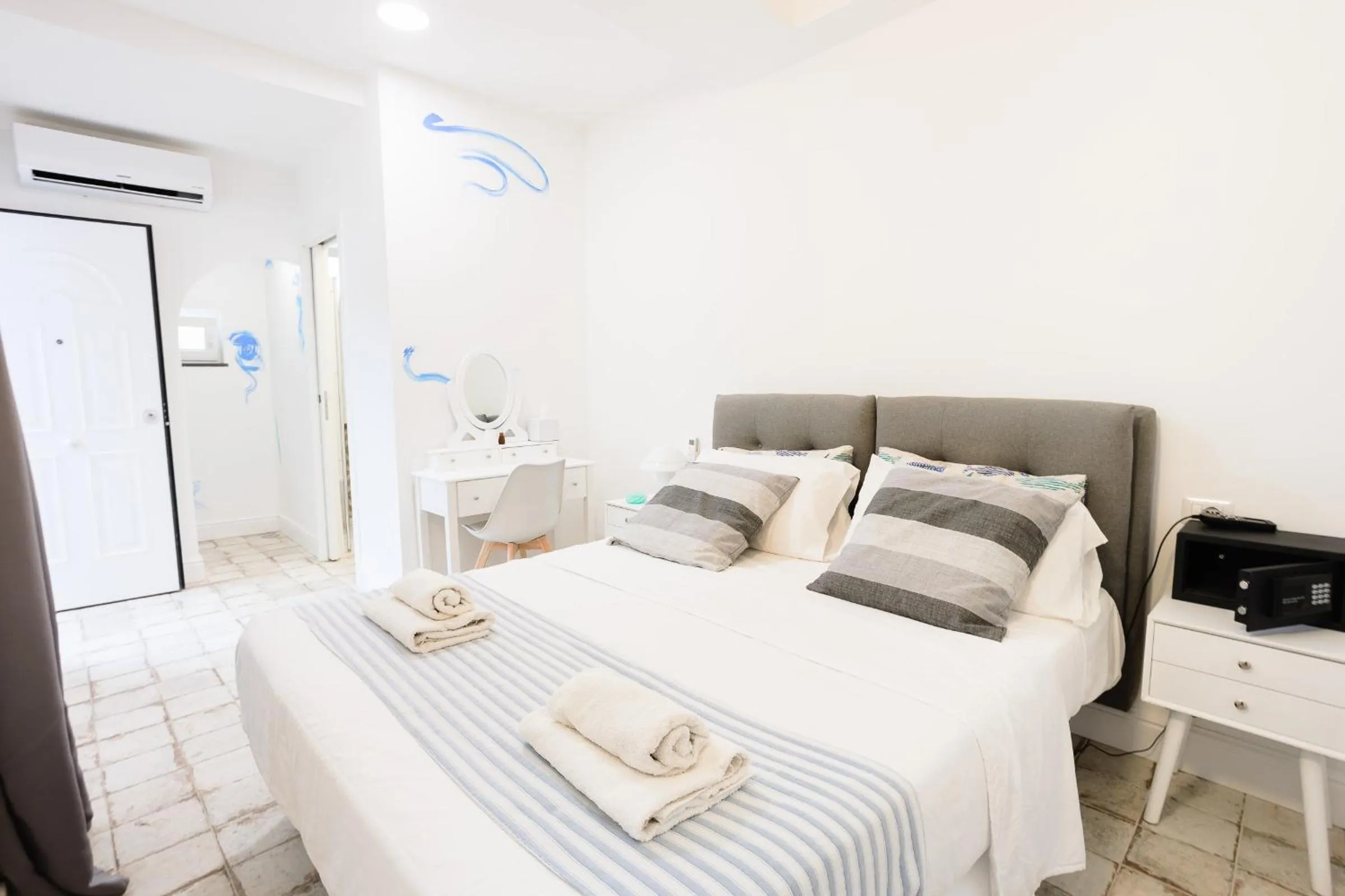 Bed in MAISON SAINT MICHAEL