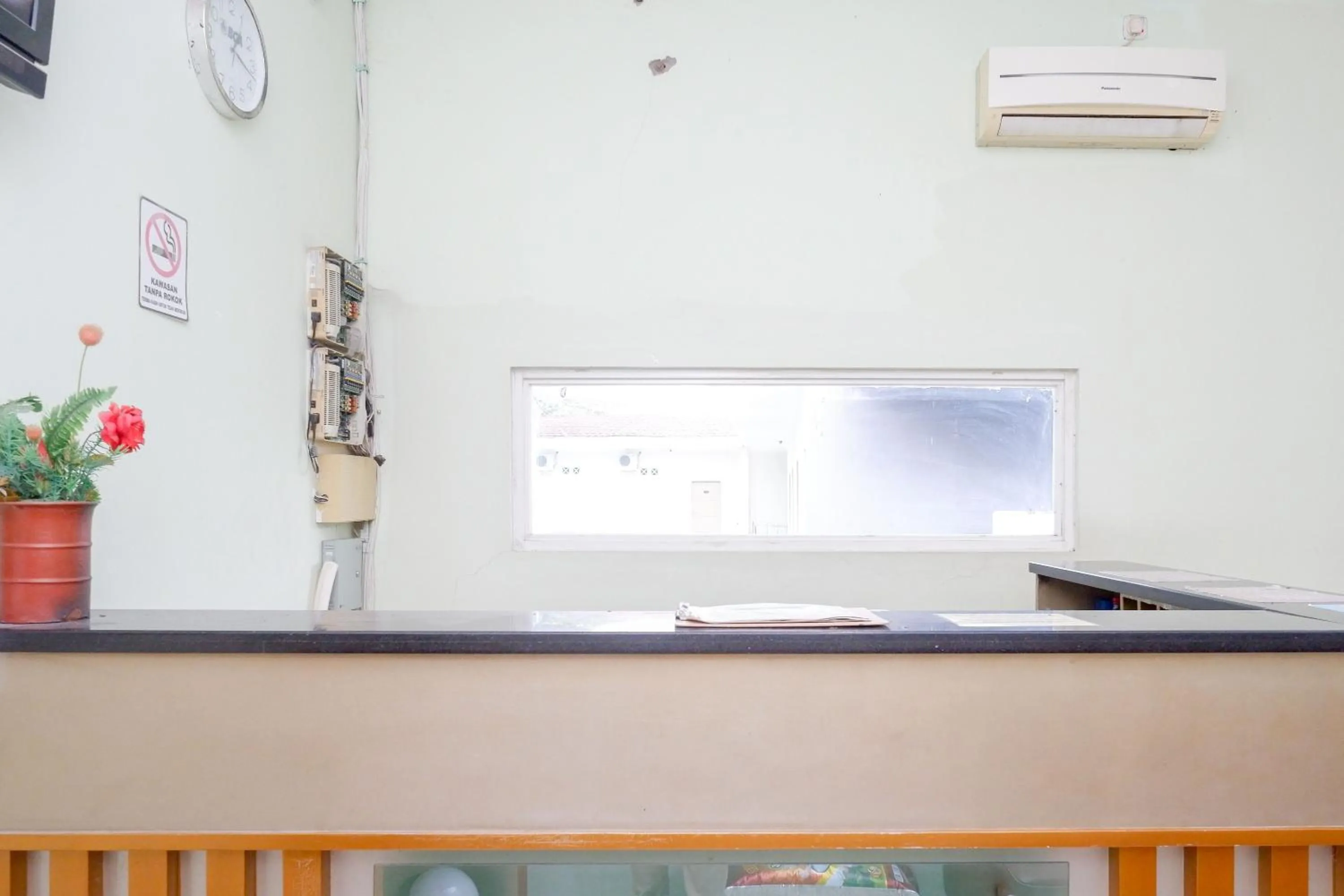 Lobby or reception in Urbanview Hotel Platinum Parepare