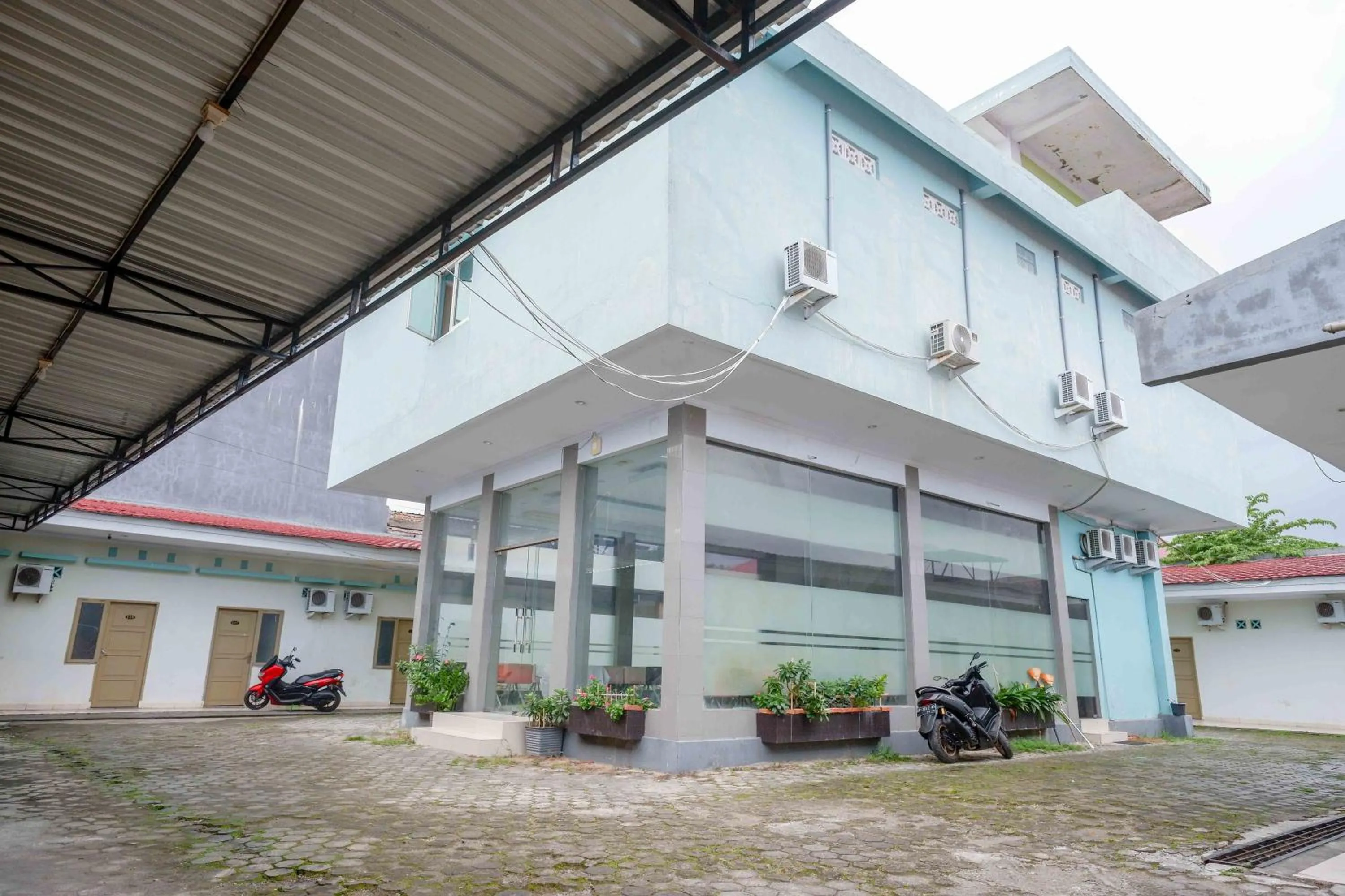 Property building in Urbanview Hotel Platinum Parepare