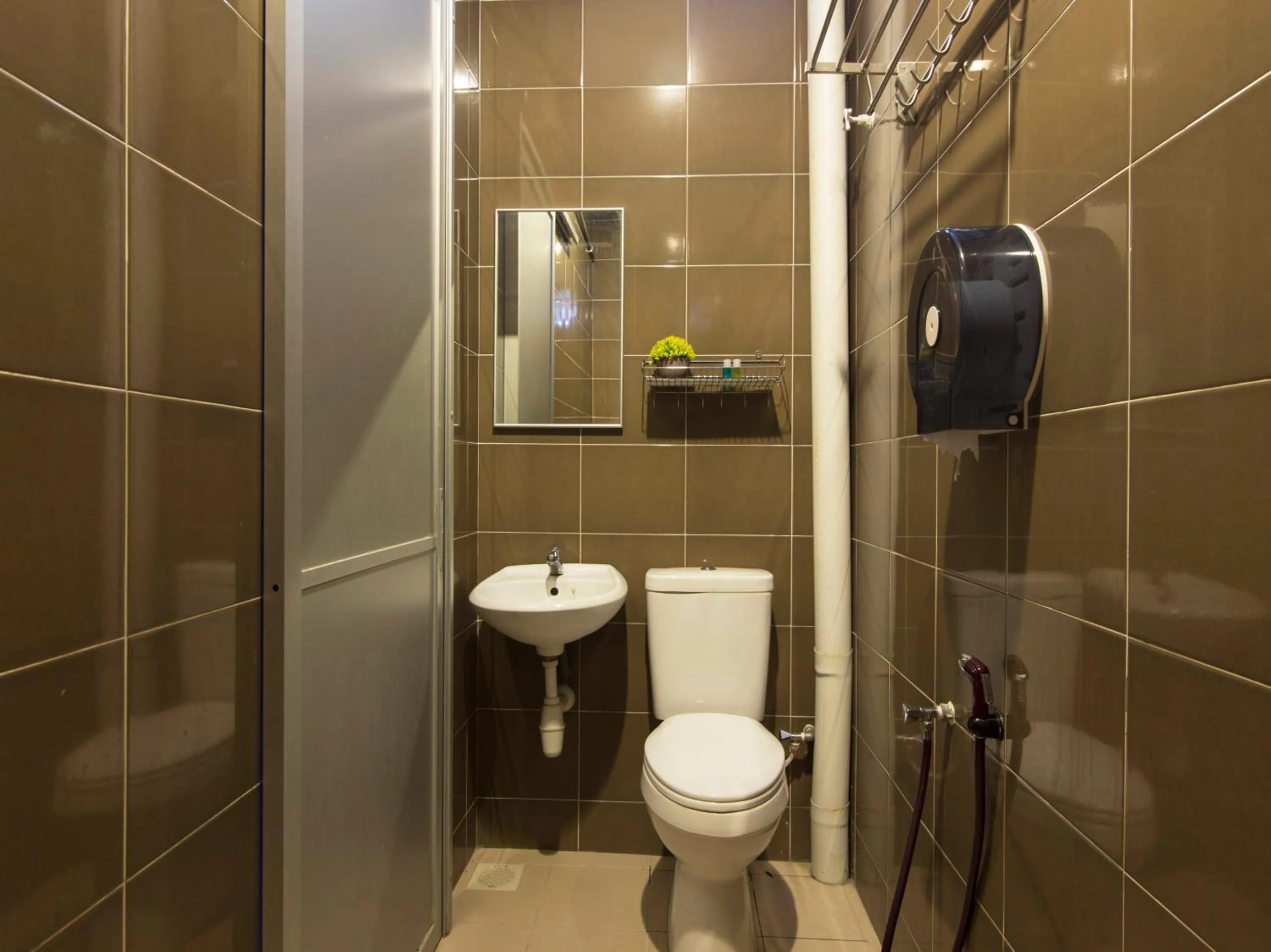 Bathroom in Chemor Inn