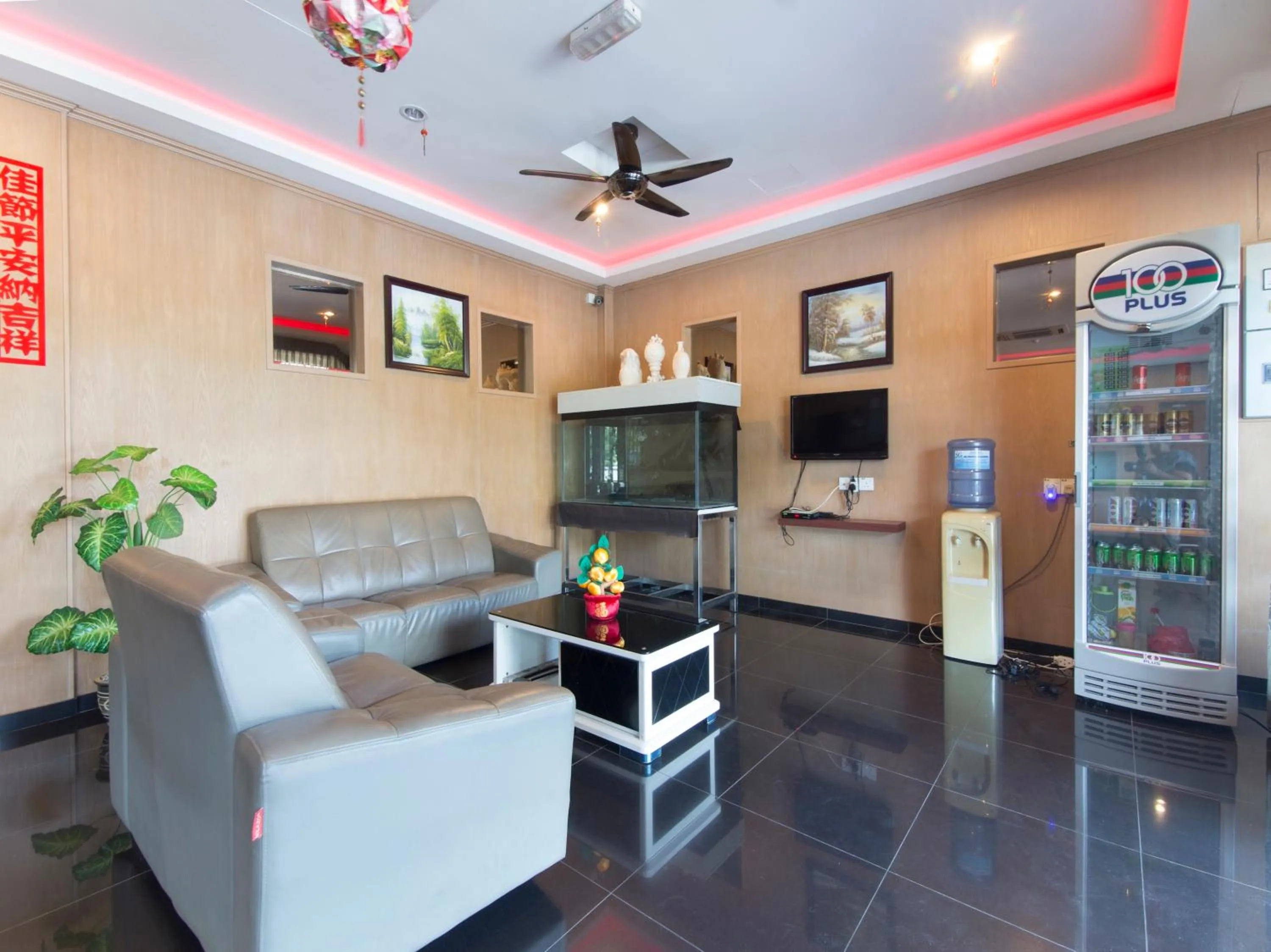 Seating area in Chemor Inn