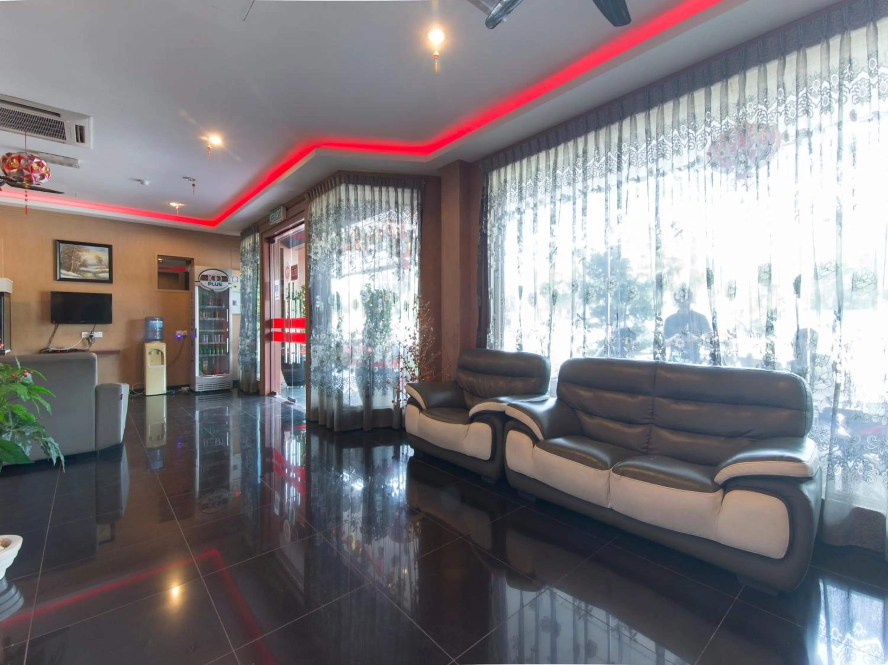 Seating area in Chemor Inn