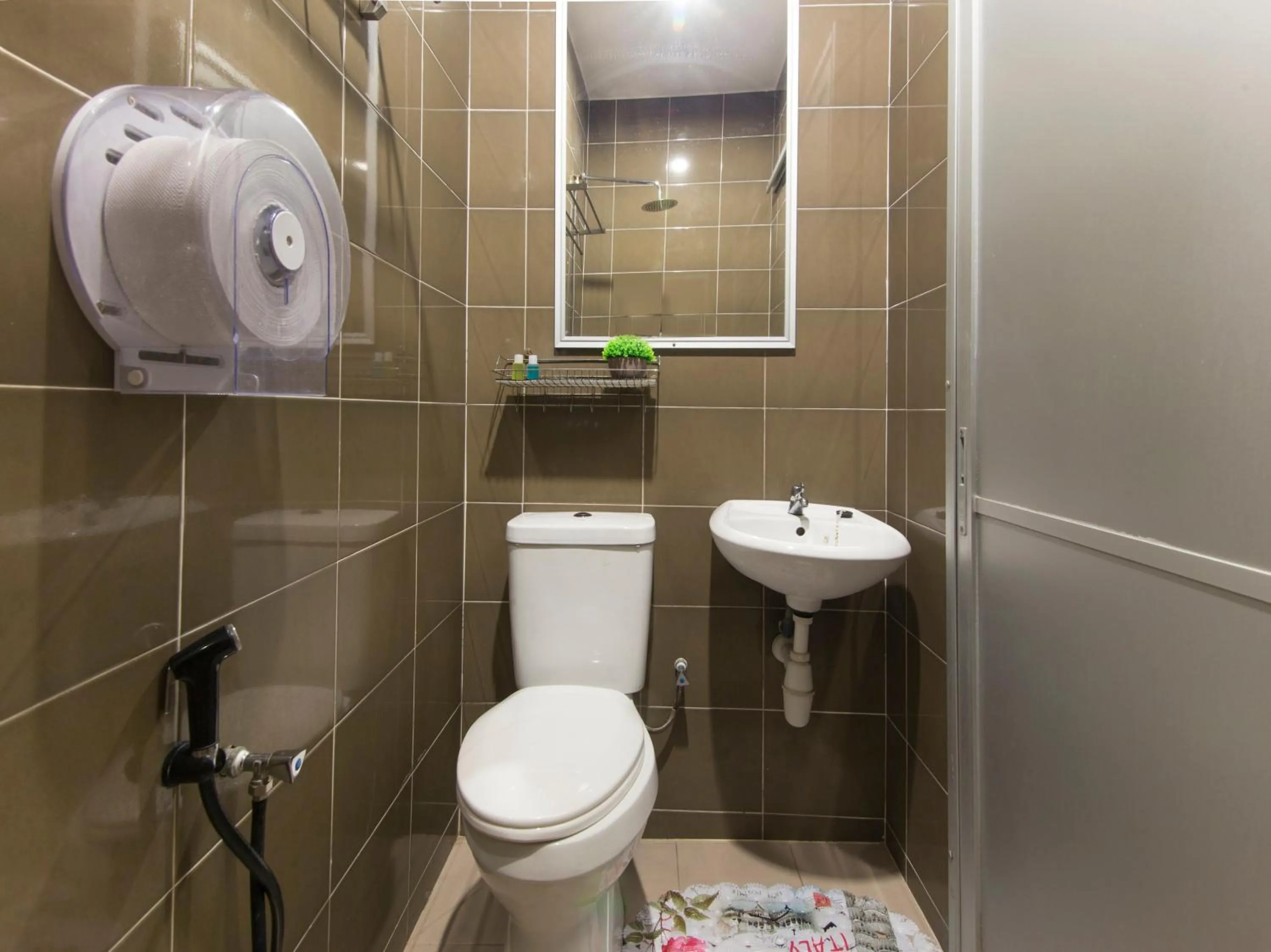 Bathroom in Chemor Inn