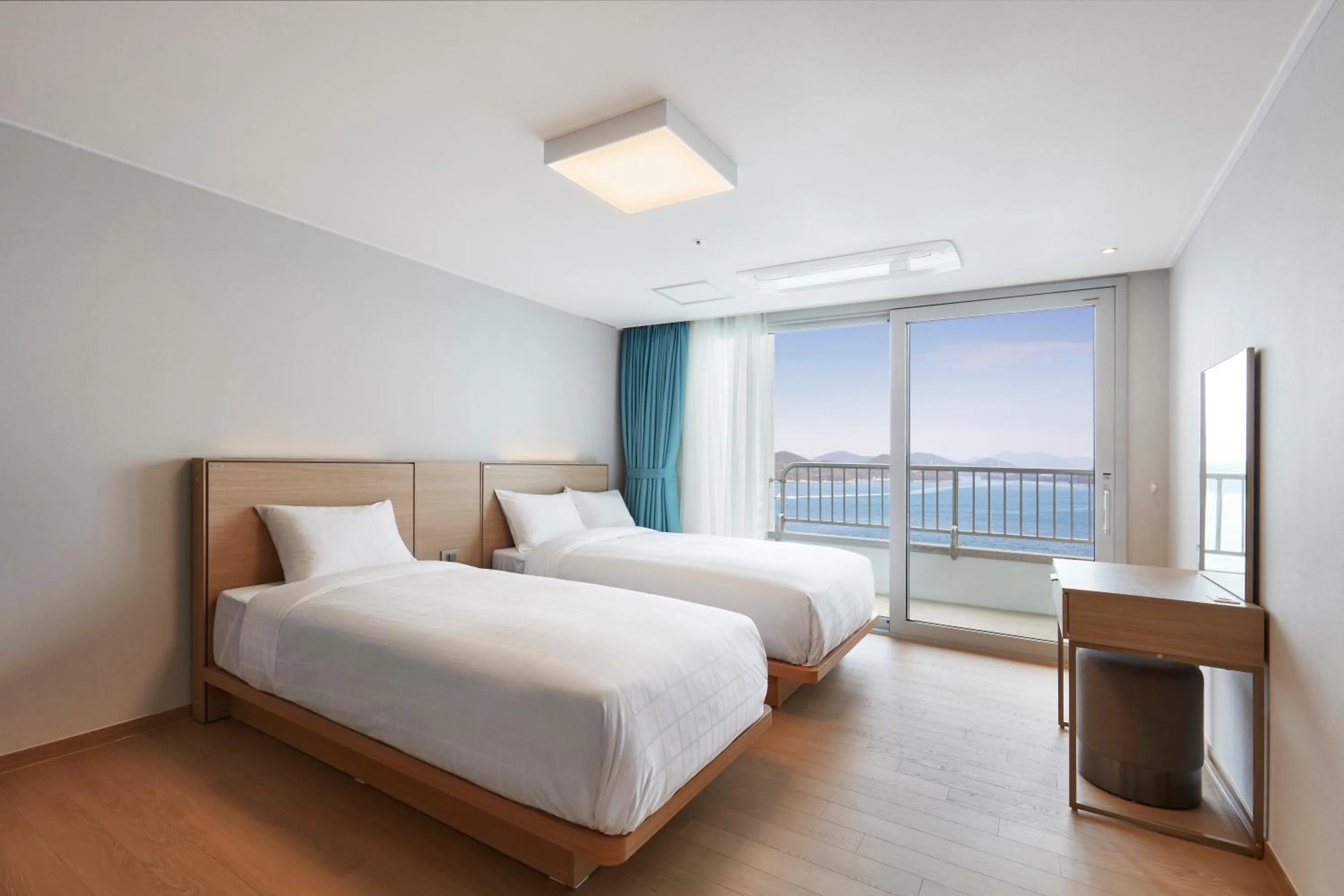 Bed in Kumho Tongyeong Marina Resort