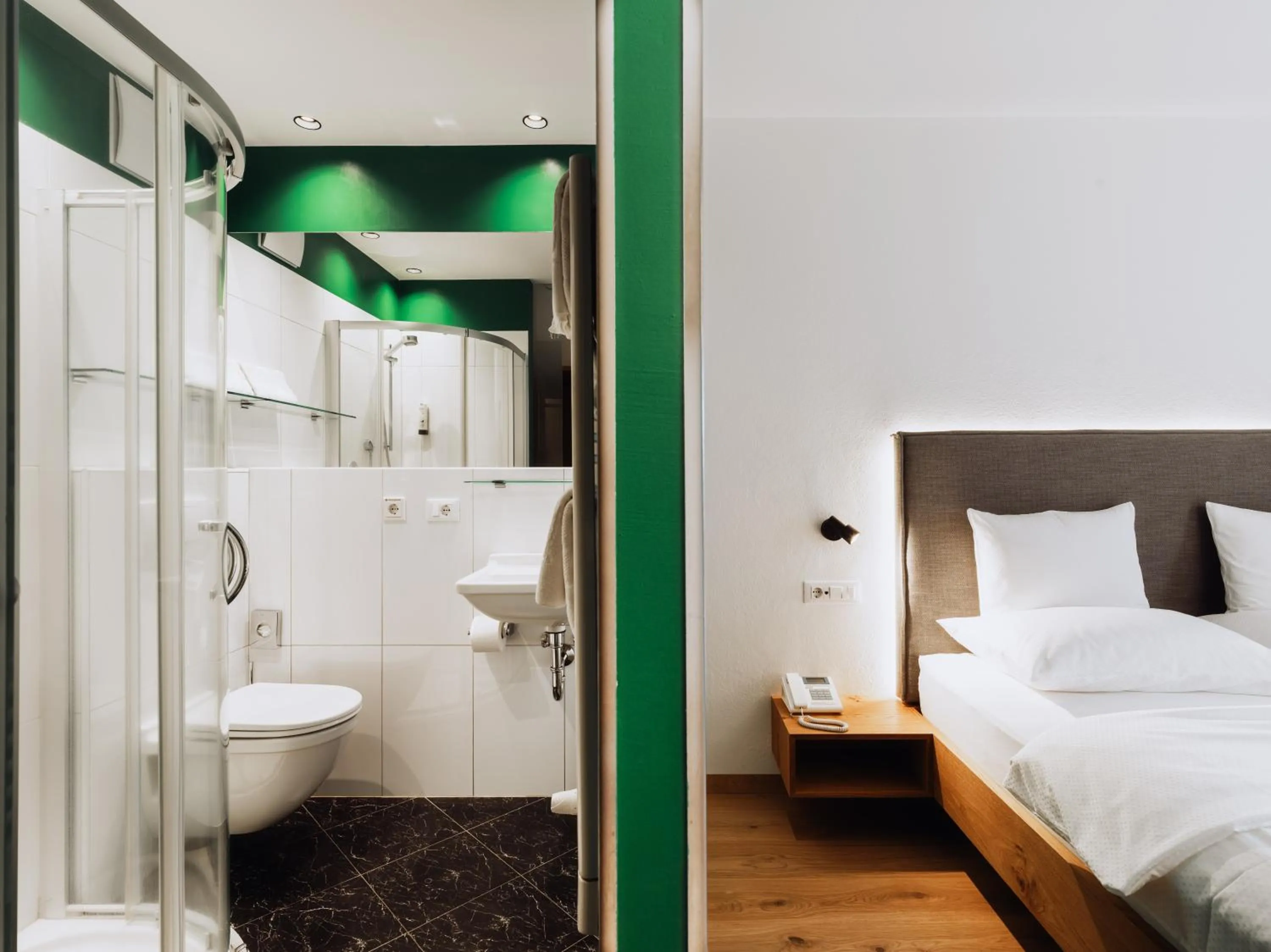 Bathroom, Bed in Gourmet - Boutique Hotel Tanzer