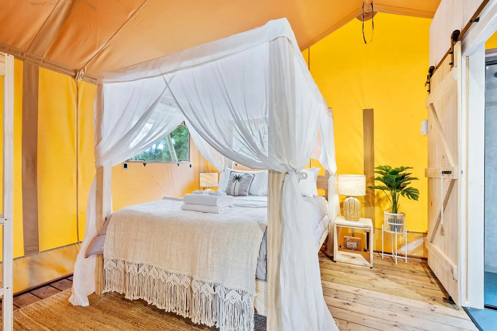 Photo of the whole room, Bed in Ingenia Holidays Noosa