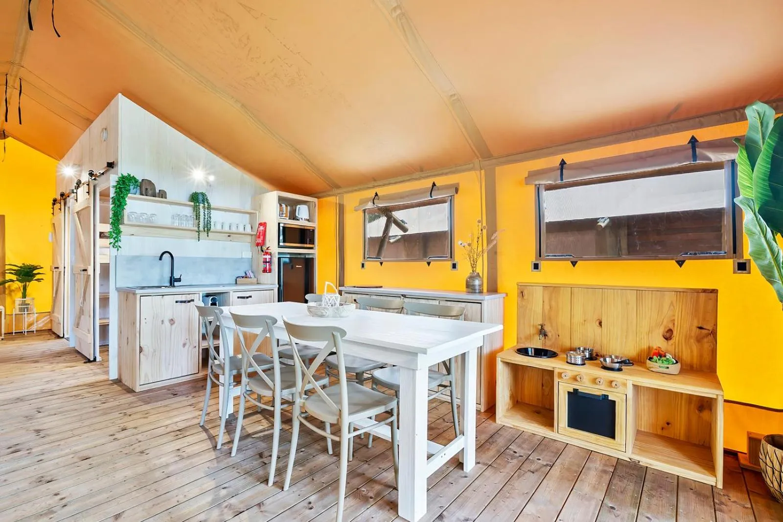 Kitchen or kitchenette in Ingenia Holidays Noosa