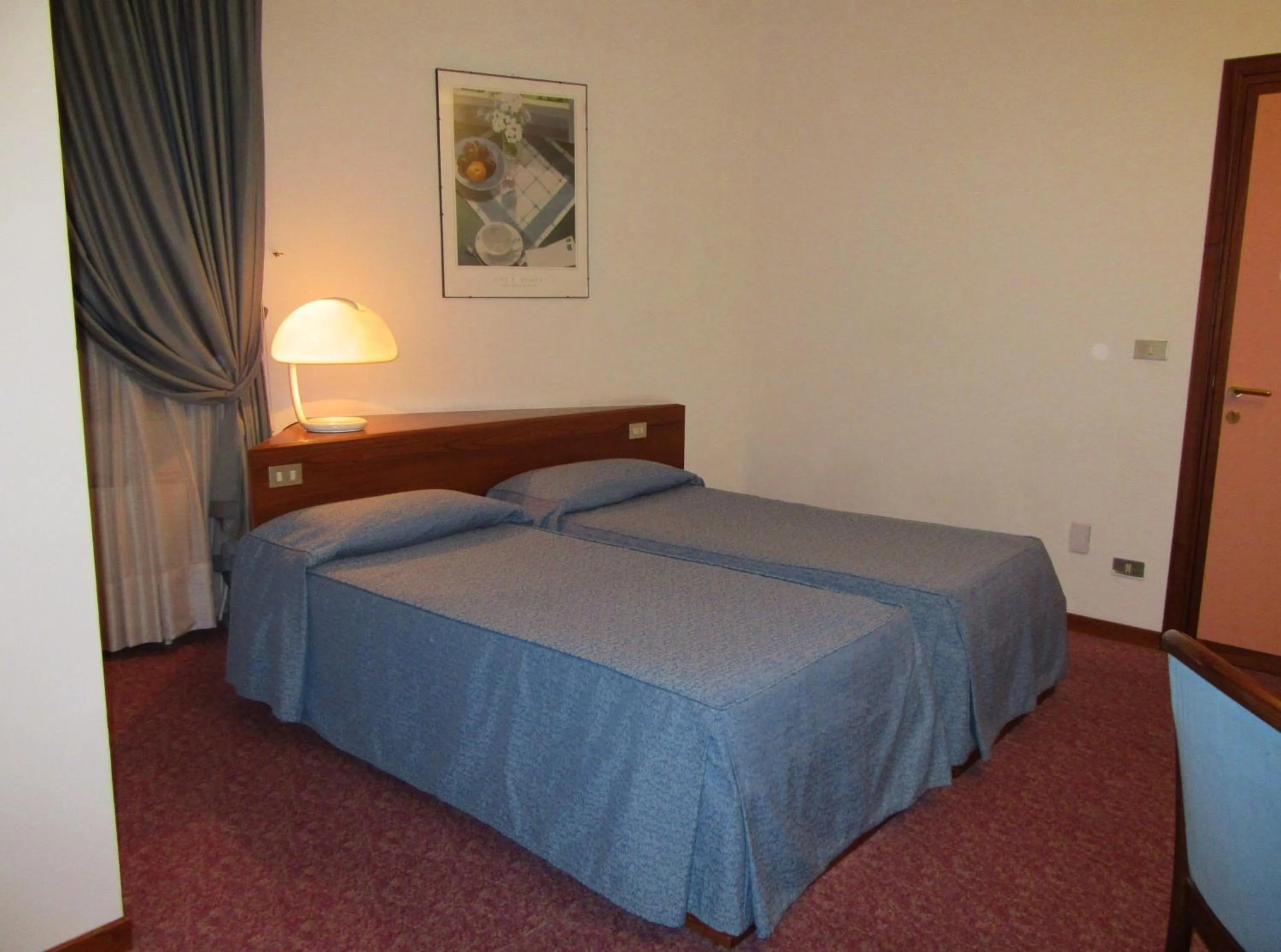 Shower, Bed in Hotel Giardino