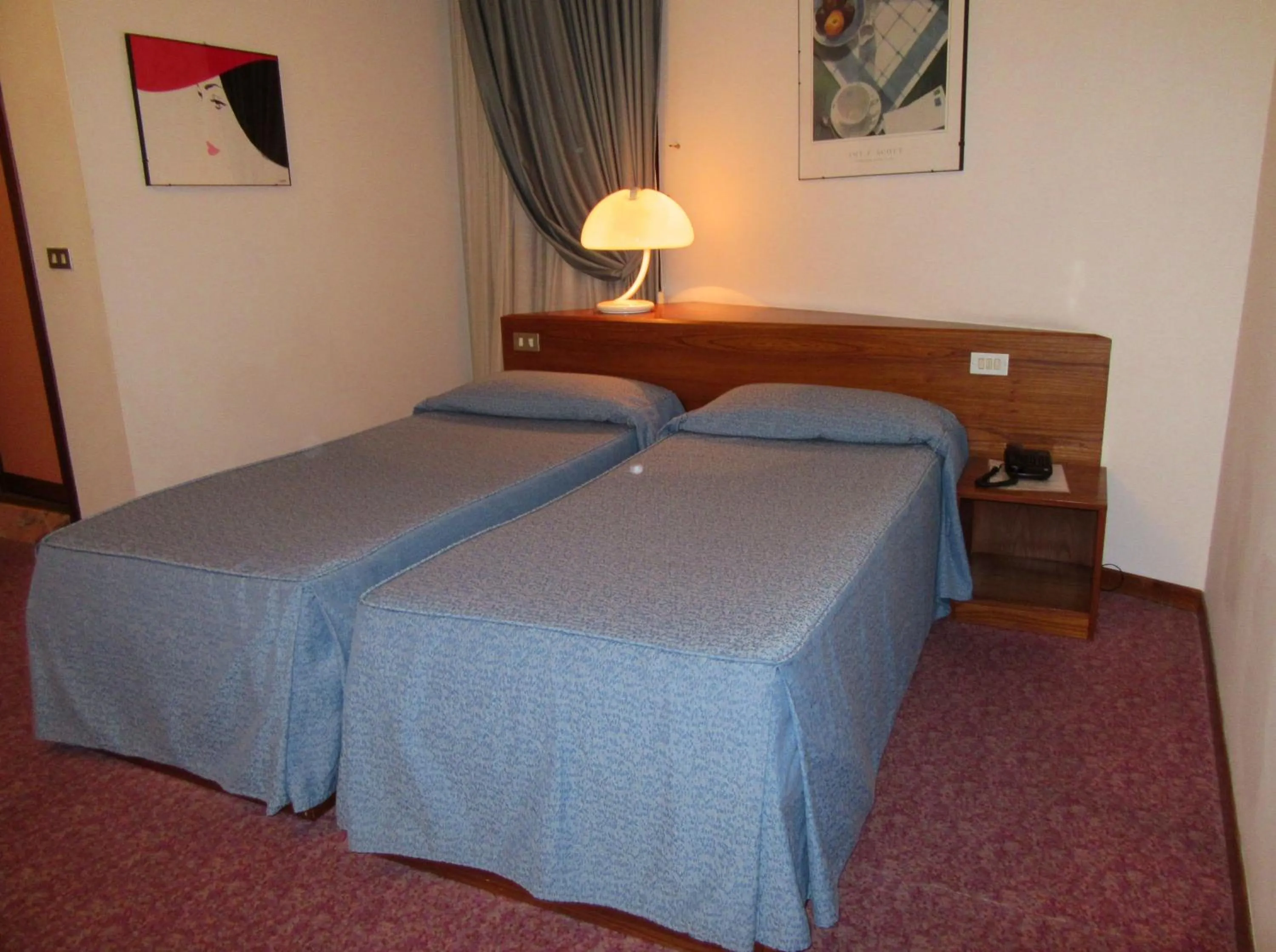 Shower, Bed in Hotel Giardino