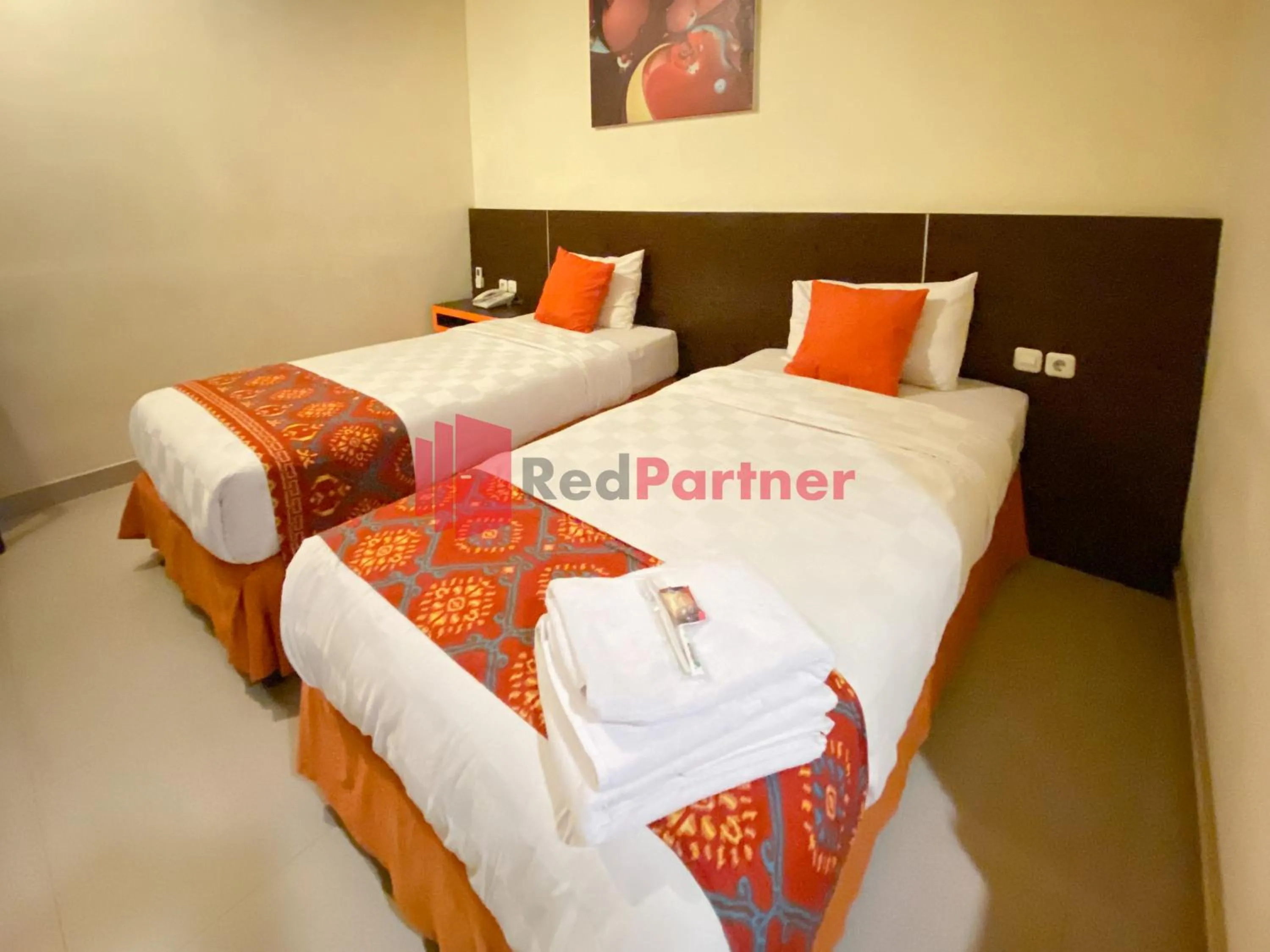 Standard Twin Room in Hotel Alpha Makassar RedPartner