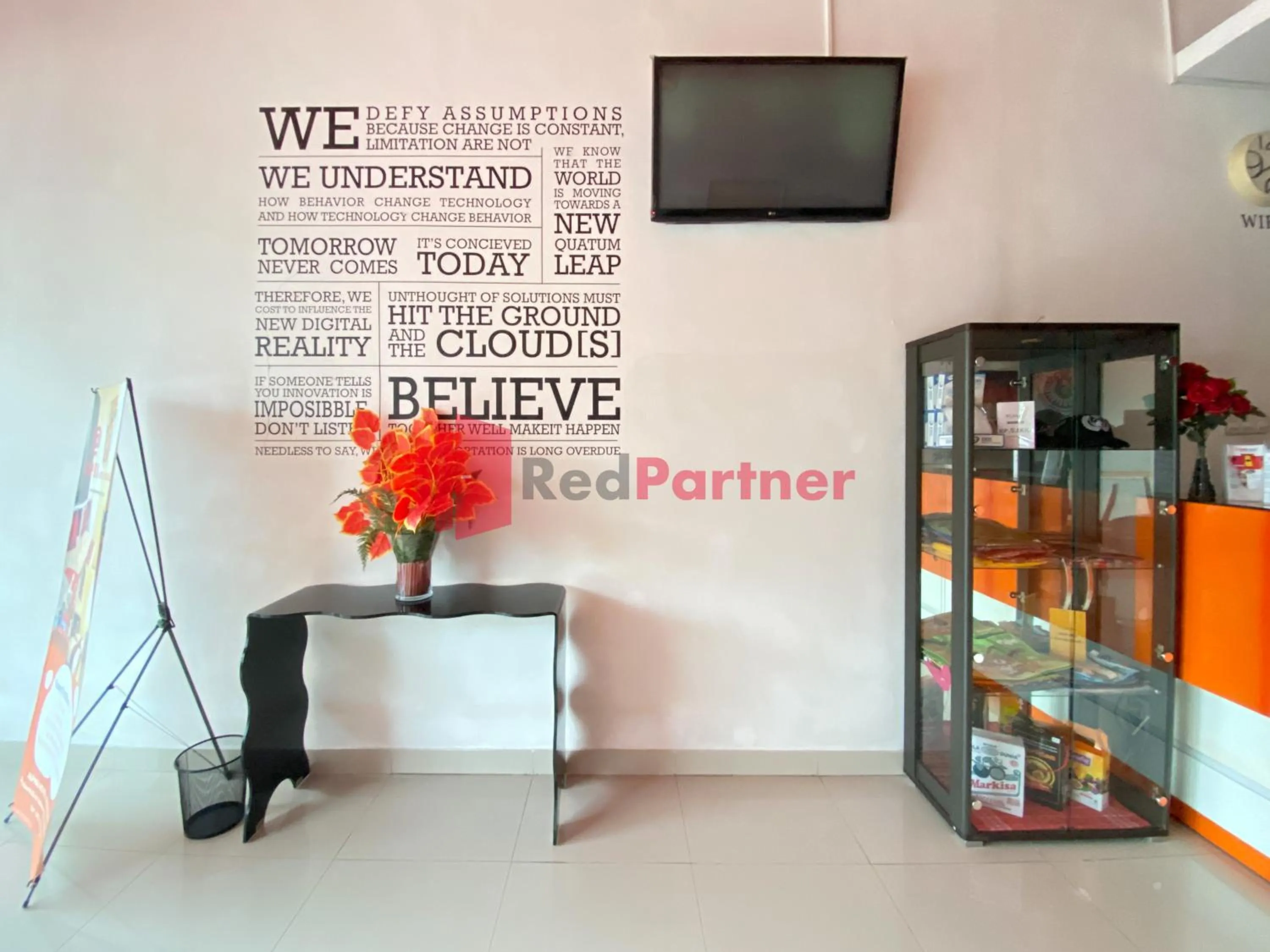 Lobby or reception in Hotel Alpha Makassar RedPartner