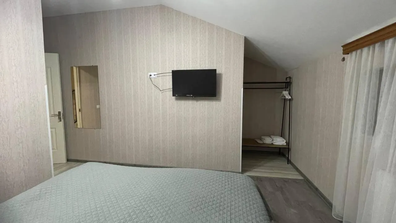 TV and multimedia in Hotel West Face