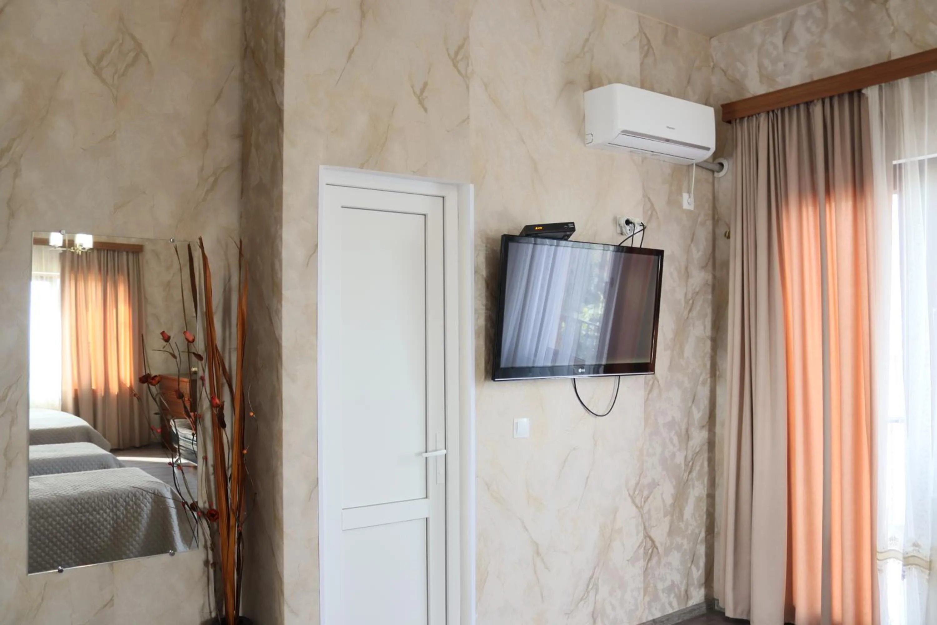 Bed in Hotel West Face