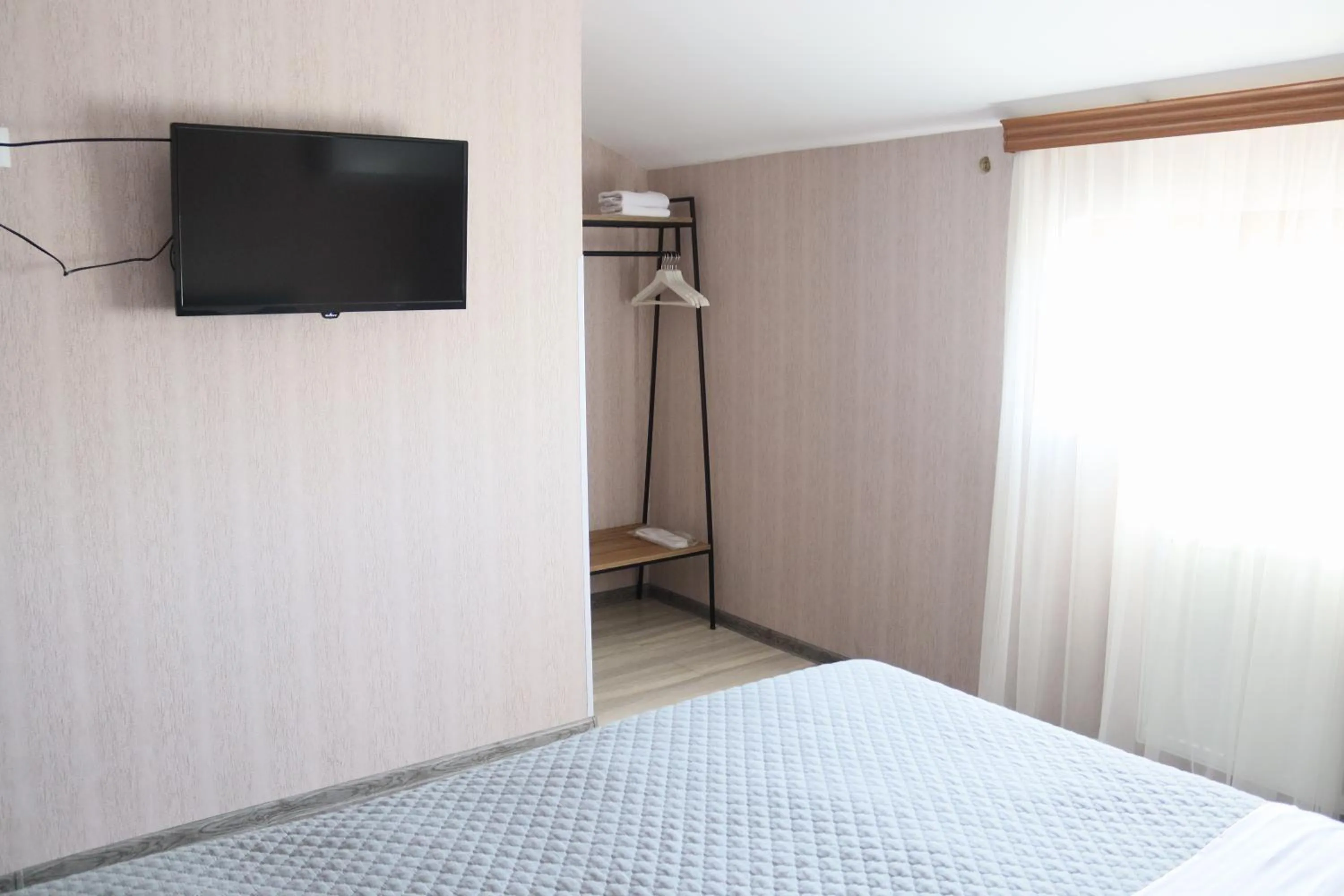 TV and multimedia in Hotel West Face