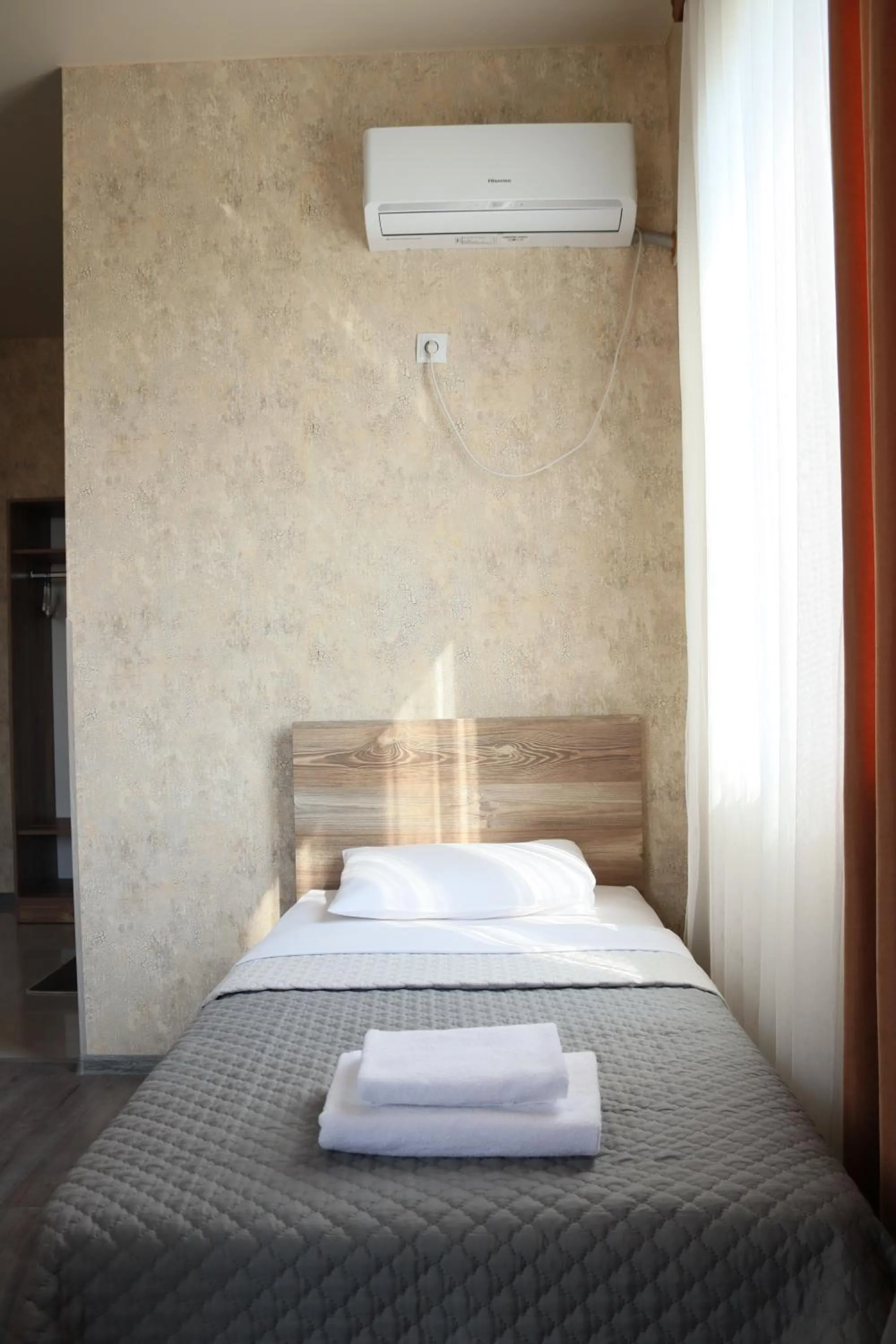 Bed in Hotel West Face