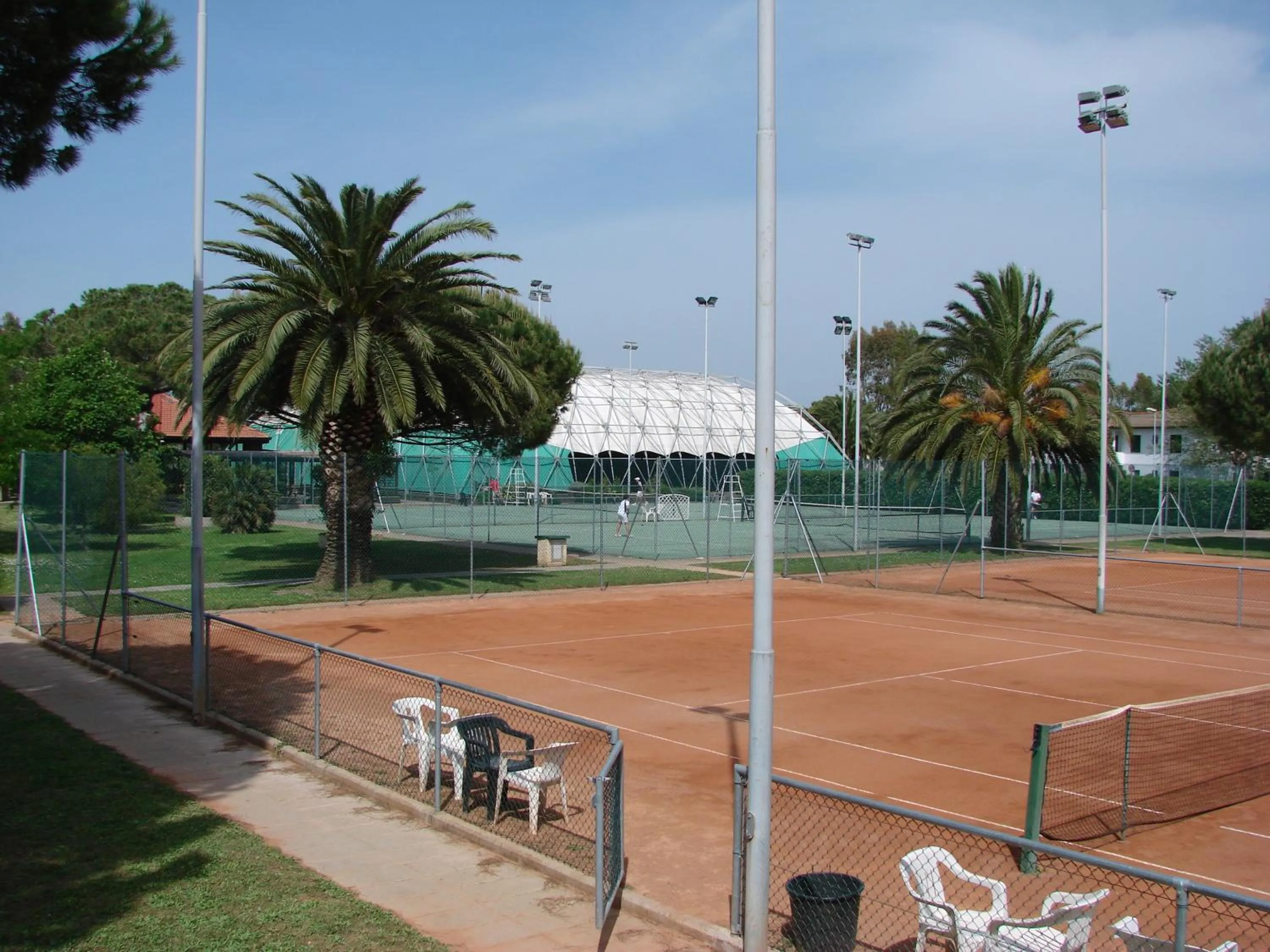 Tennis court in Hotel La Buca Del Gatto