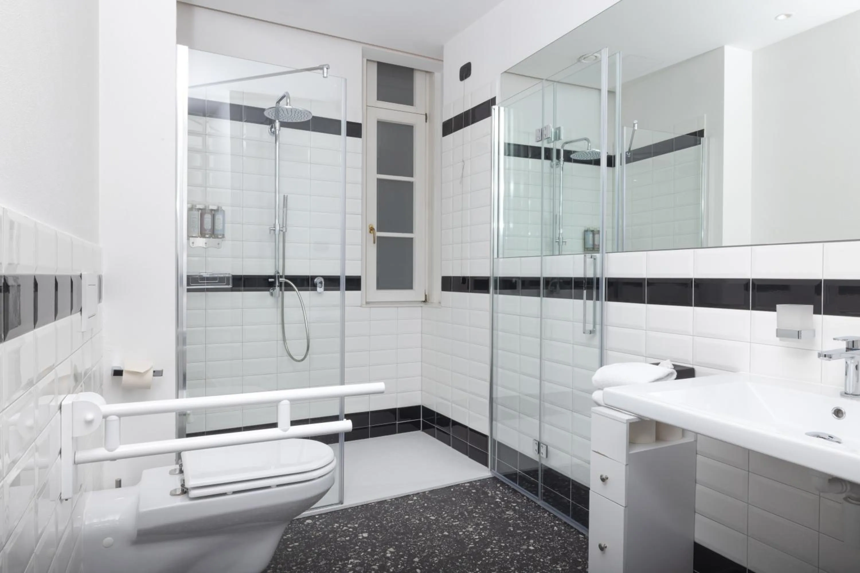 Shower in Stadt Hotel Città