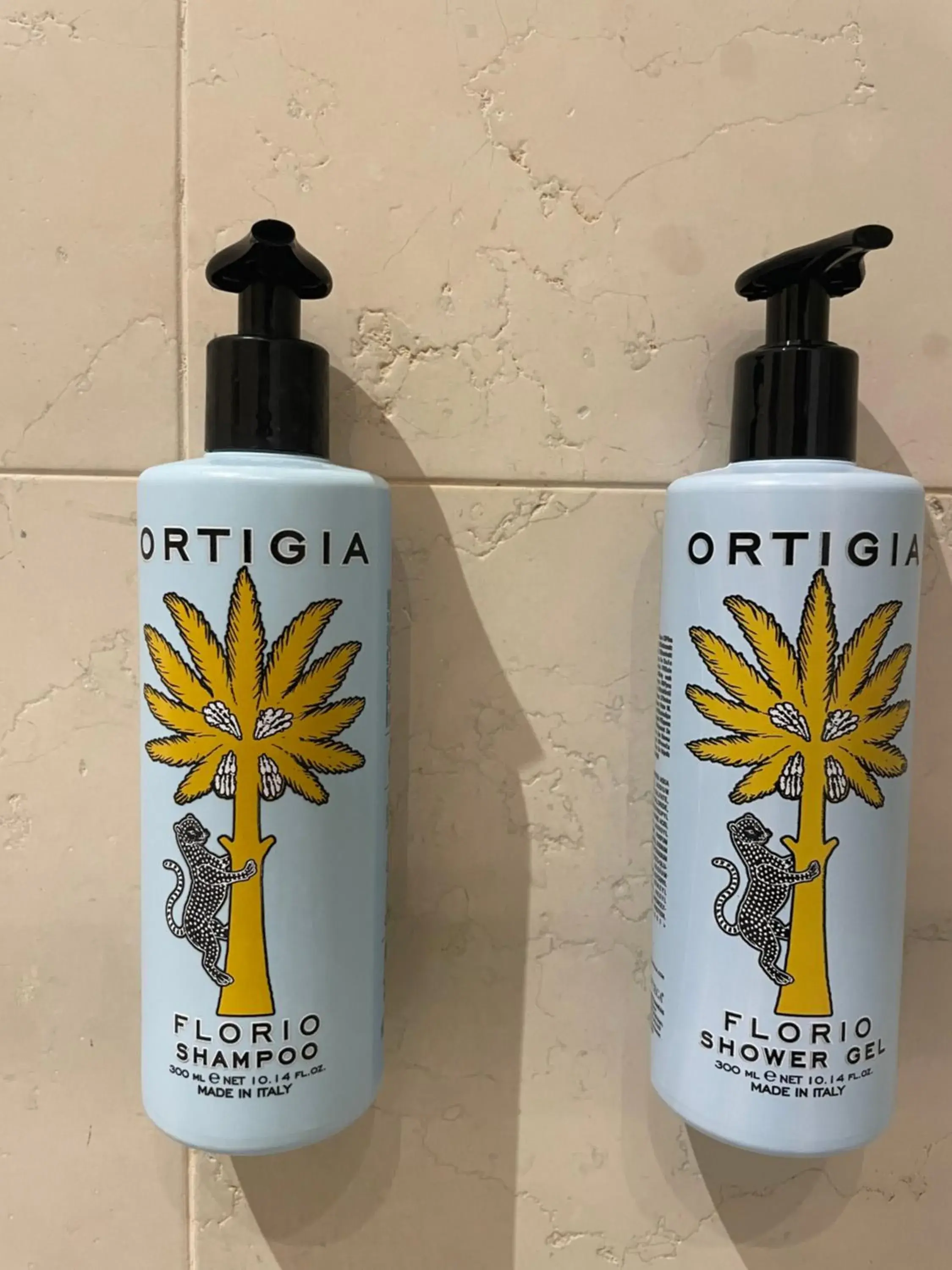 Single Room in Hotel Colombia Single Room in Hotel Colombia