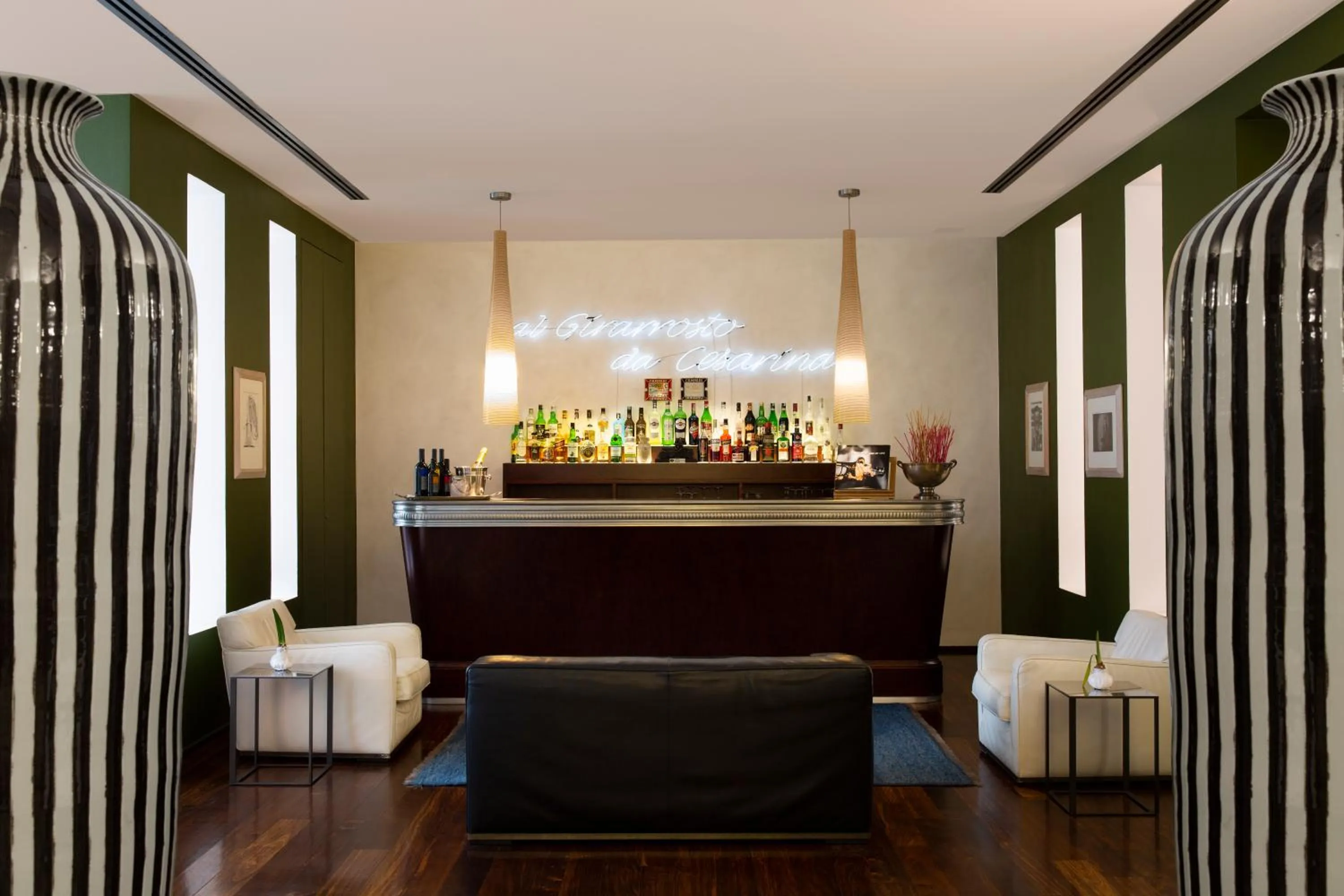 Restaurant/places to eat in Hotel Colombia