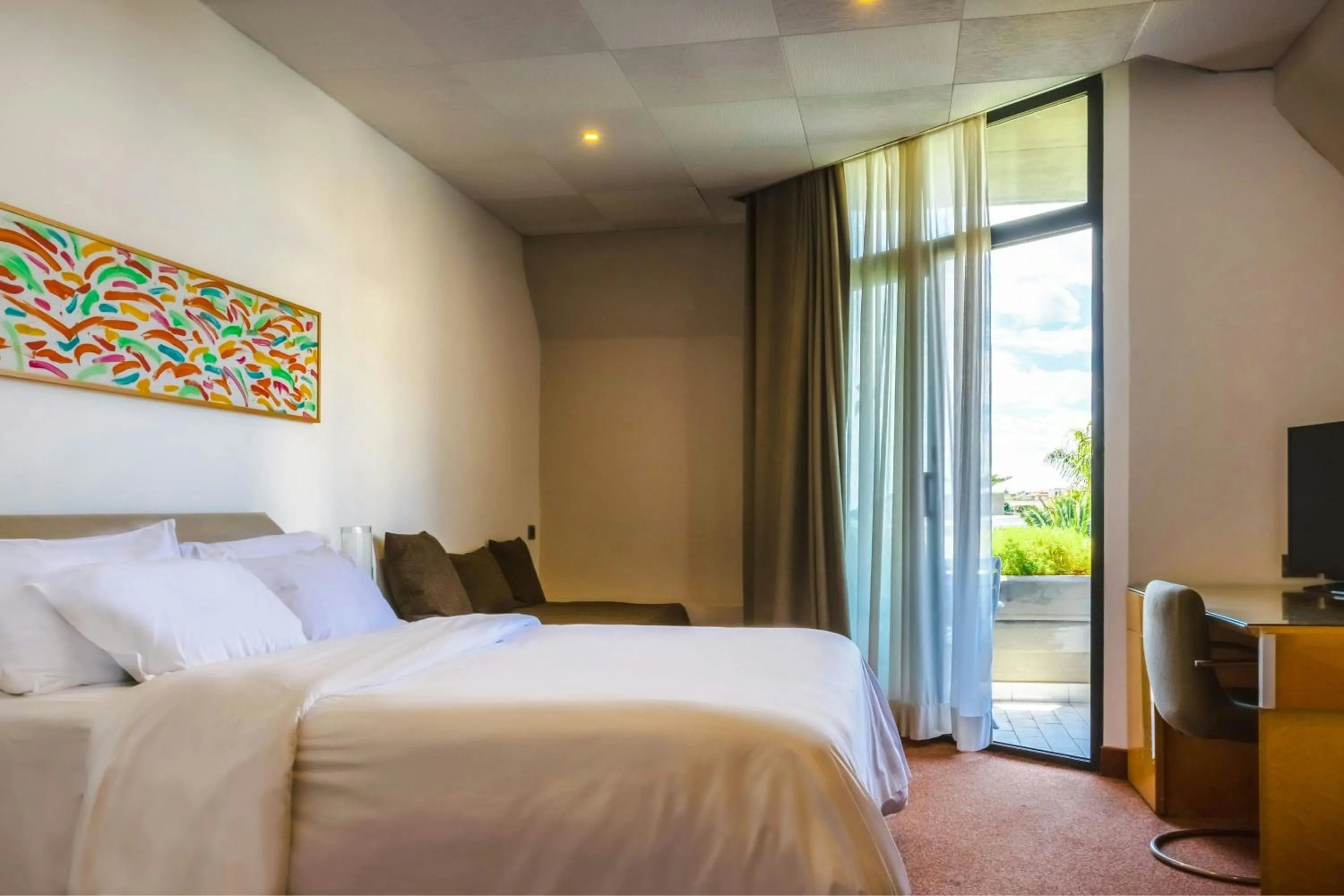 Photo of the whole room, Bed in Four Points by Sheraton Catania Hotel