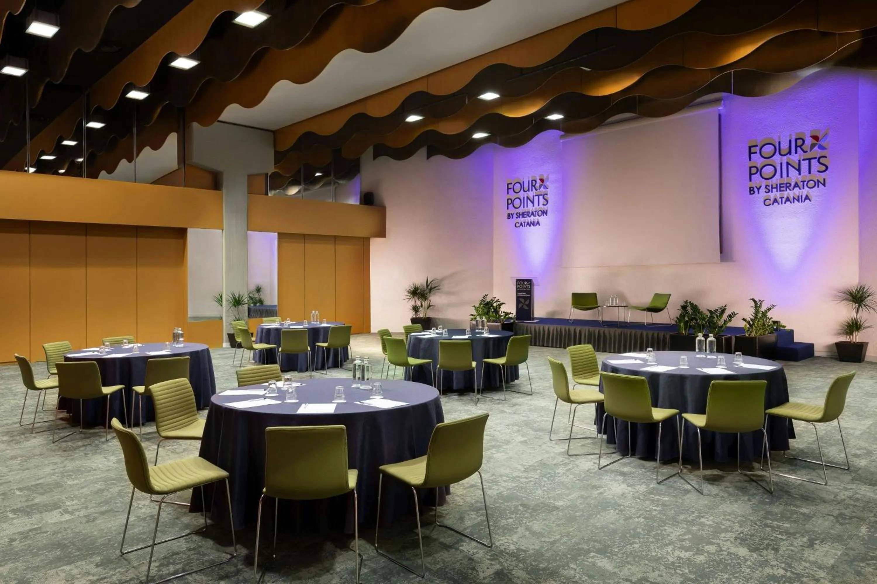 Lounge or bar in Four Points by Sheraton Catania Hotel