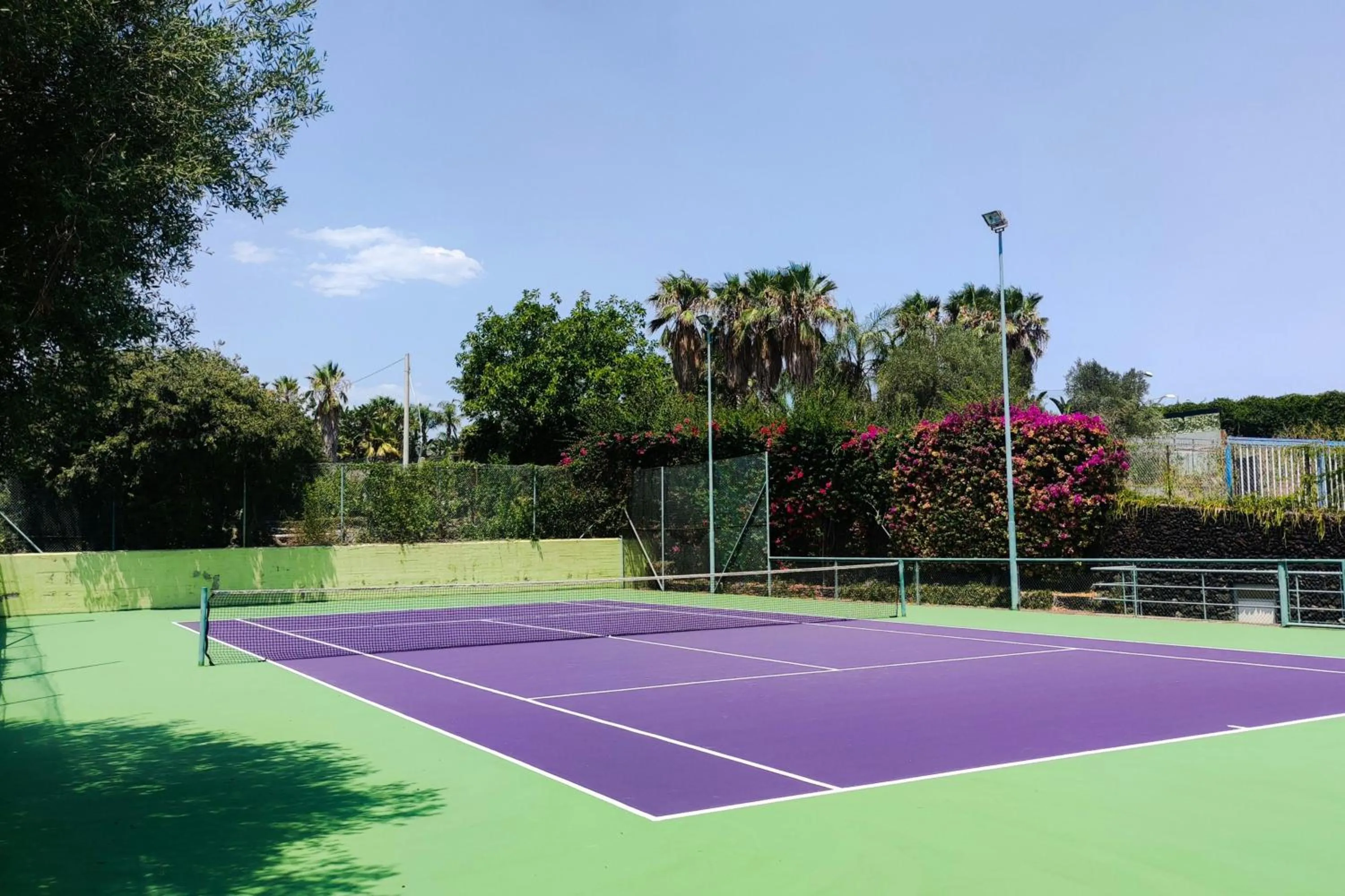 Tennis court in Four Points by Sheraton Catania Hotel