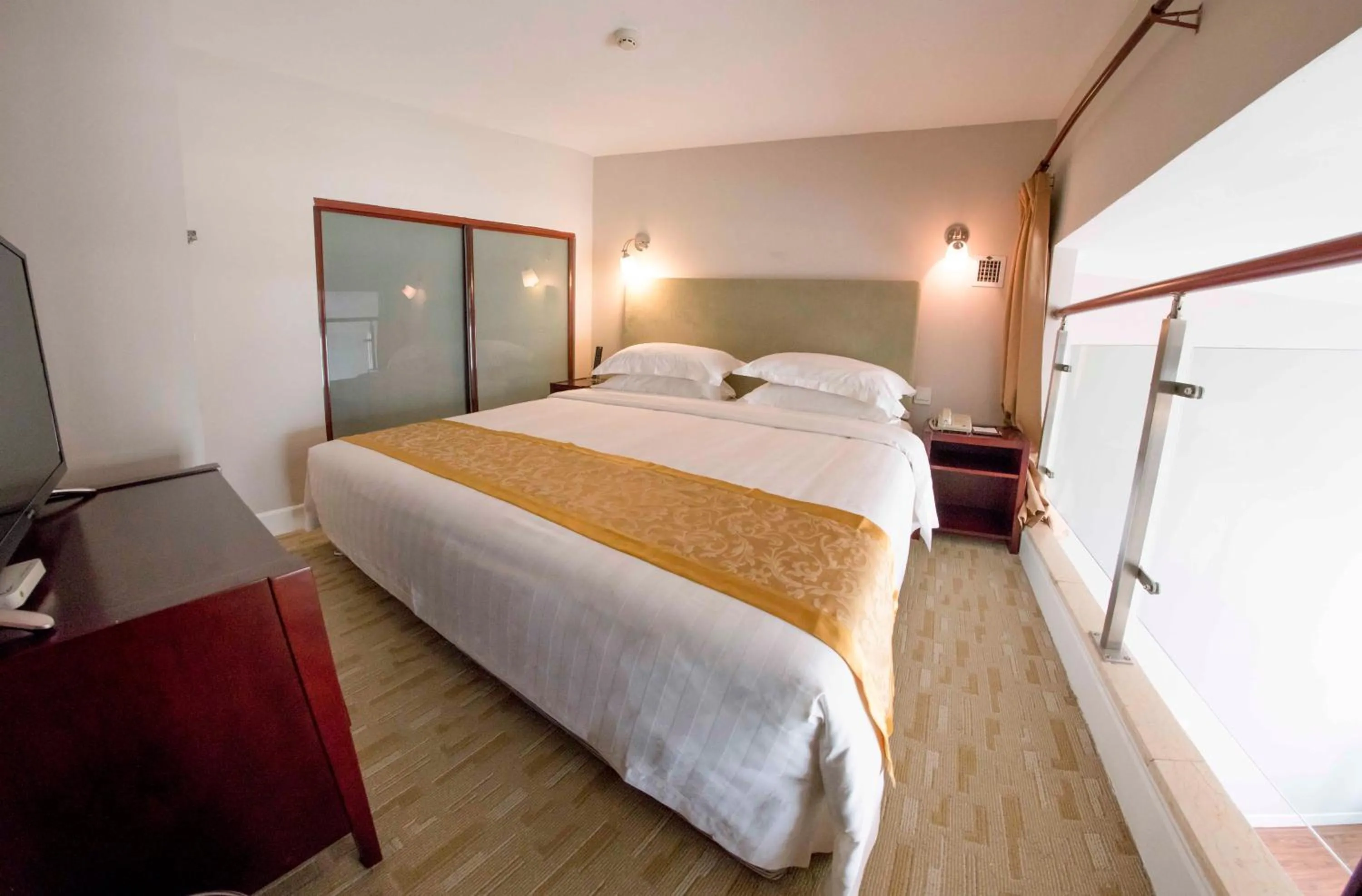 Bed in Fulitai International Hotel