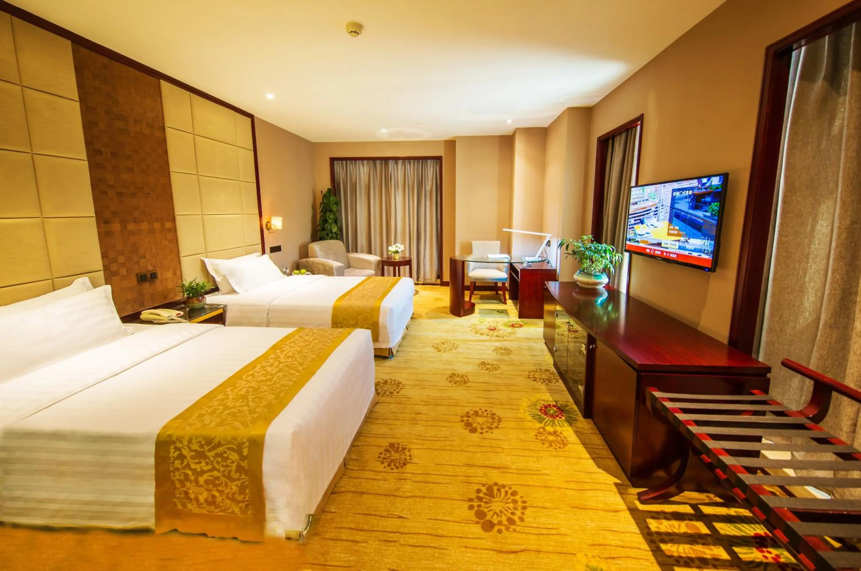 Bed in Fulitai International Hotel