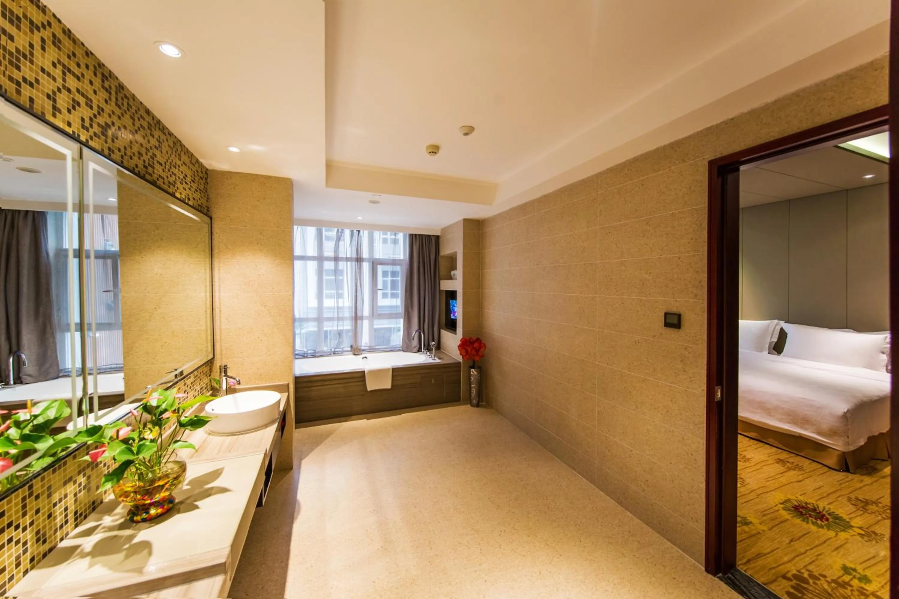 Photo of the whole room, Bed in Fulitai International Hotel