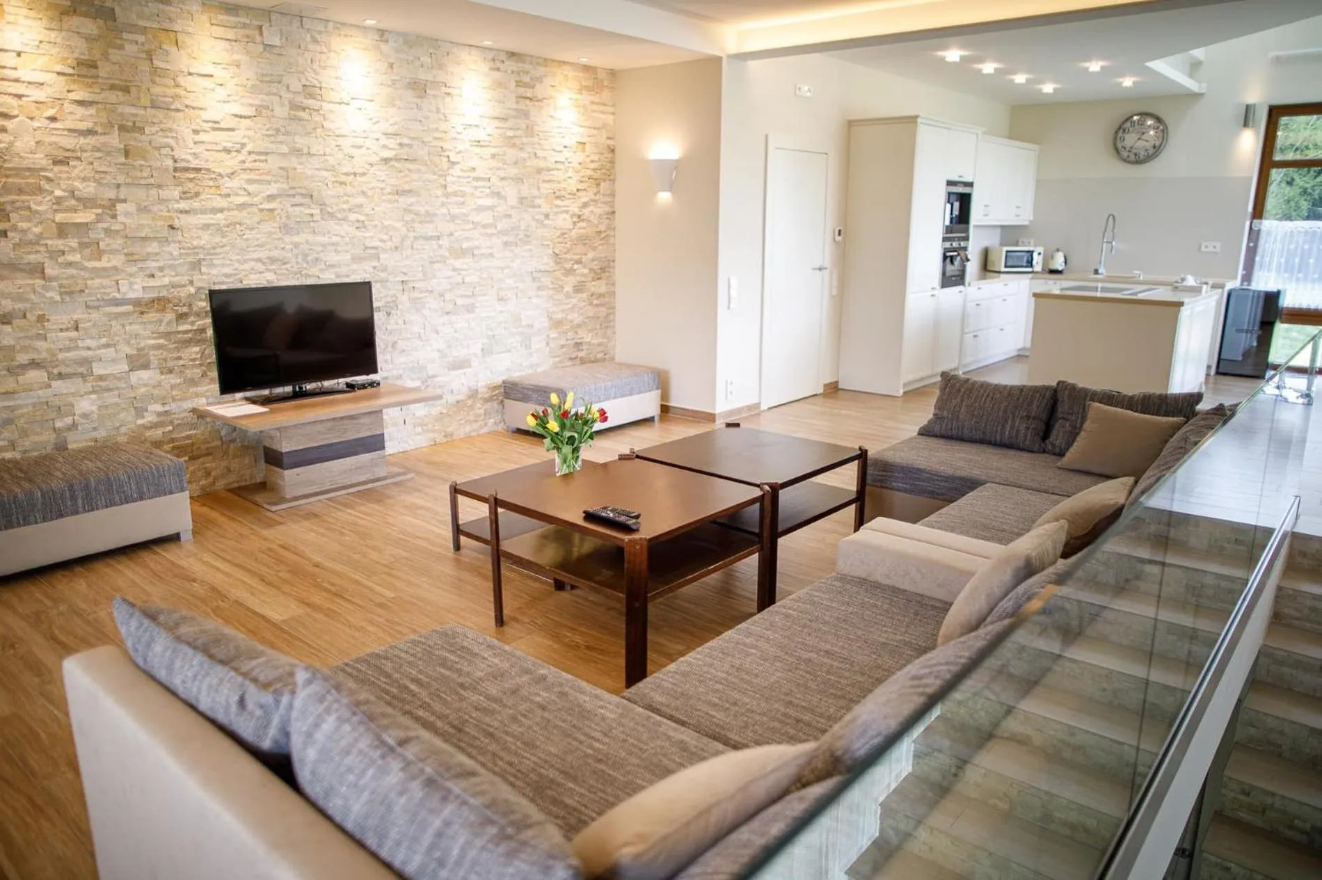 Communal lounge/ TV room in Hotel Villa Golf Cihelny