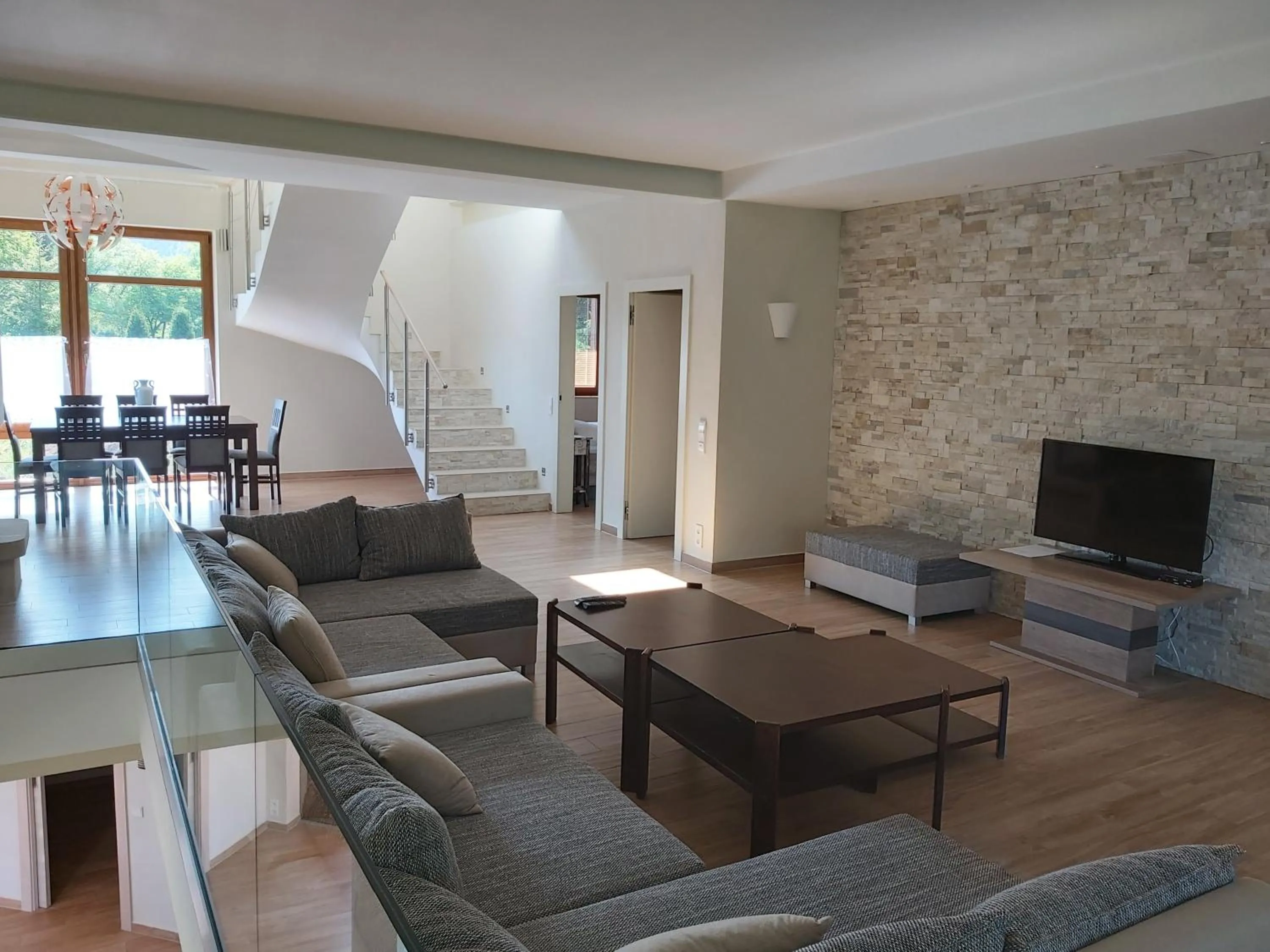 Communal lounge/ TV room in Hotel Villa Golf Cihelny