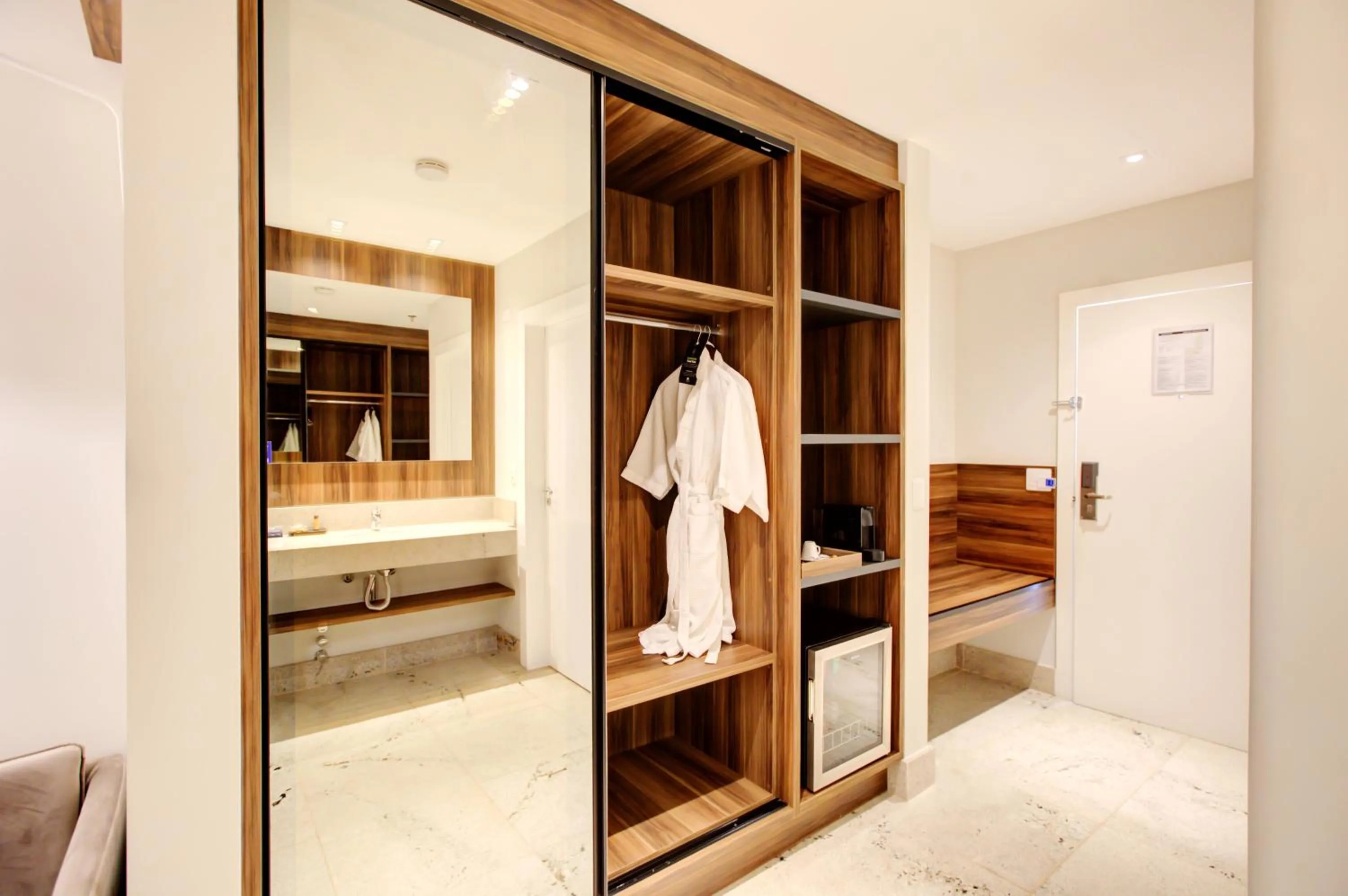 Coffee/tea facilities, Bed in DoubleTree by Hilton - Resort - Foz do Iguaçu