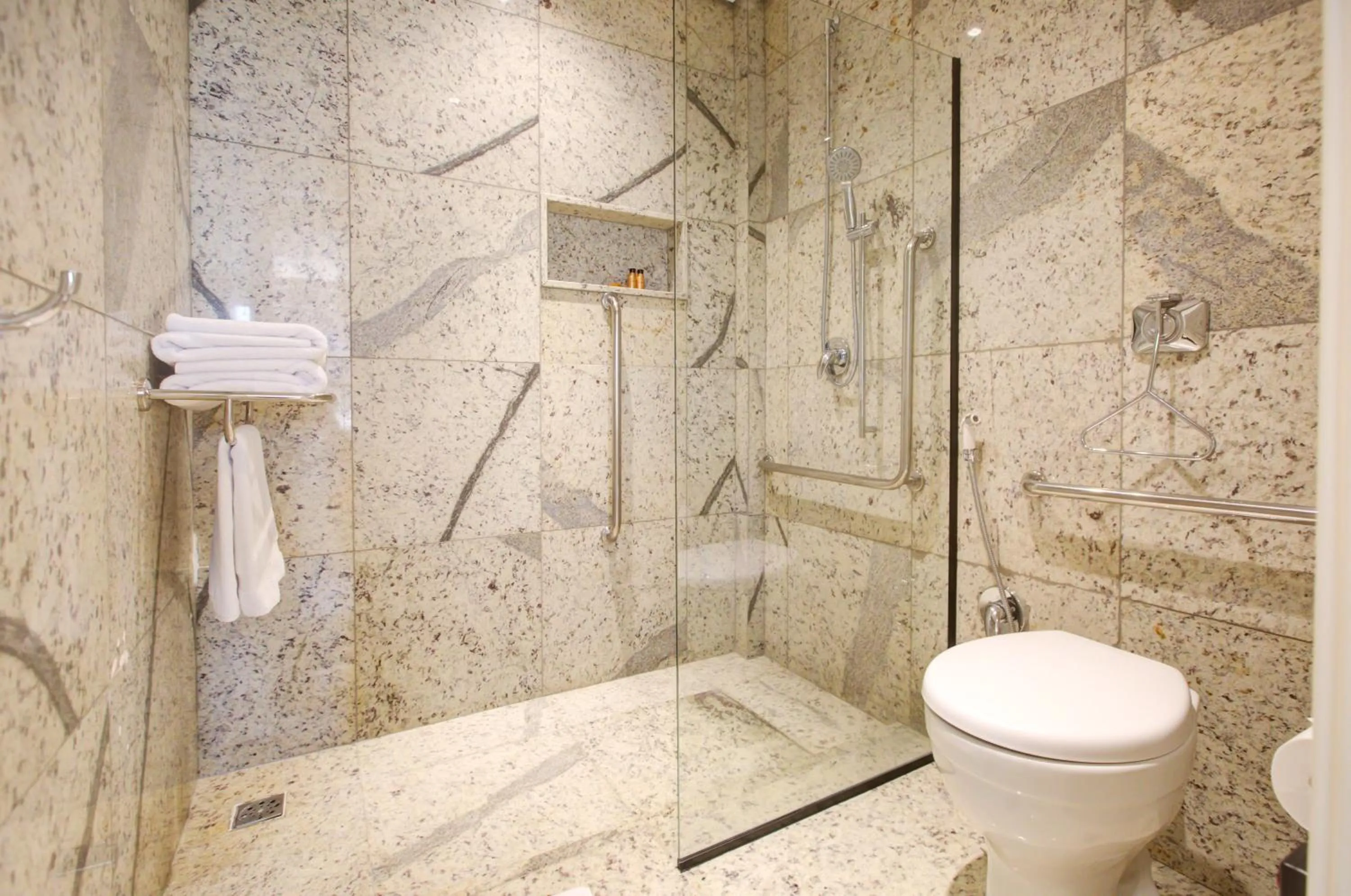 Bathroom in DoubleTree by Hilton - Resort - Foz do Iguaçu