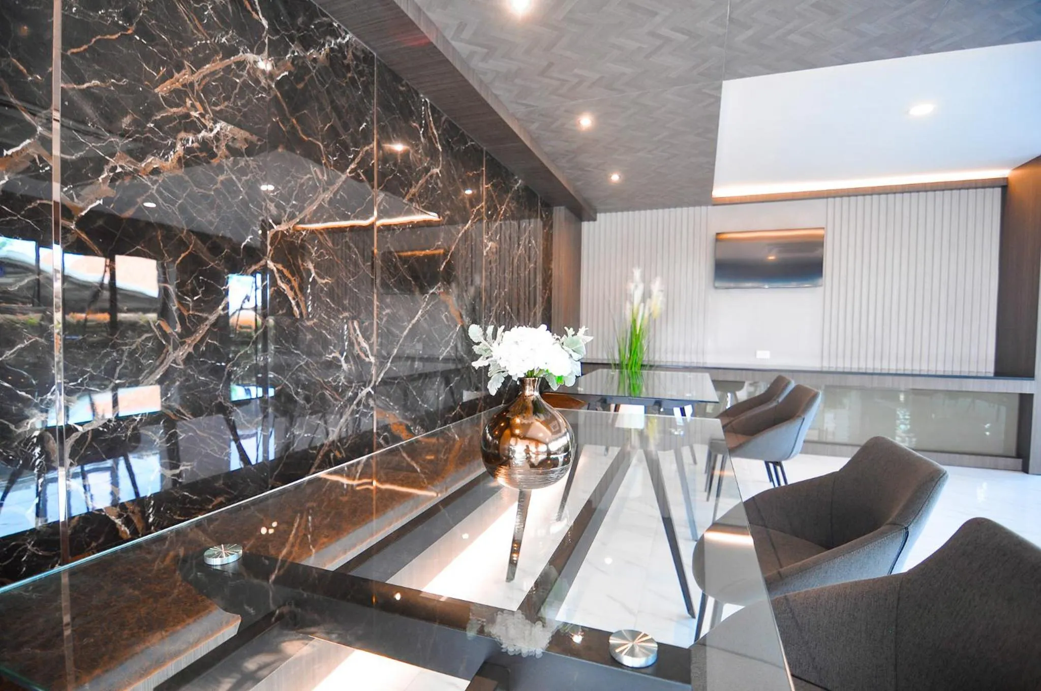 Food and drinks in The S Block Condotel