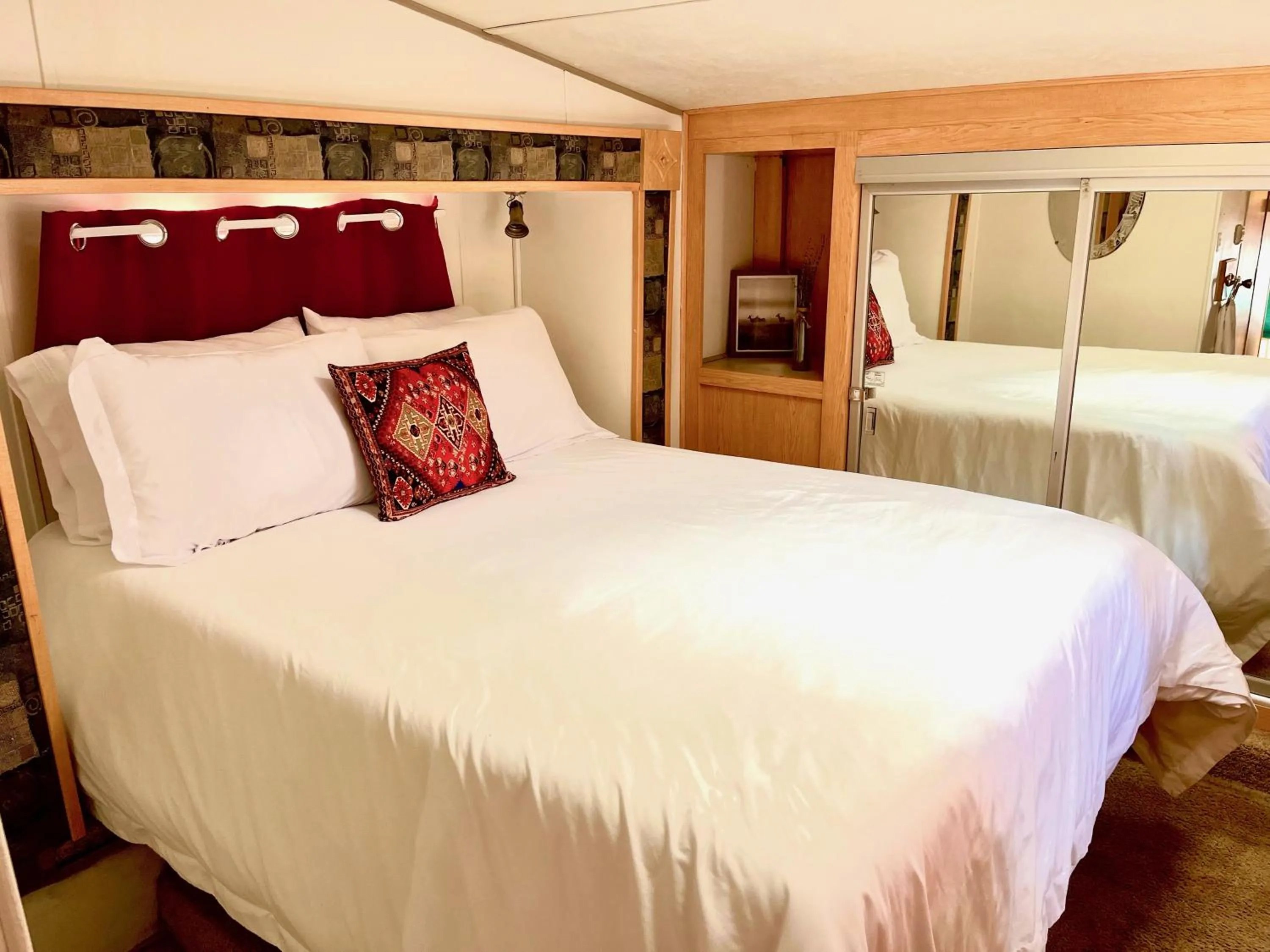 Bed in Quiet Mind Lodge, Spa & Retreat Sequoias