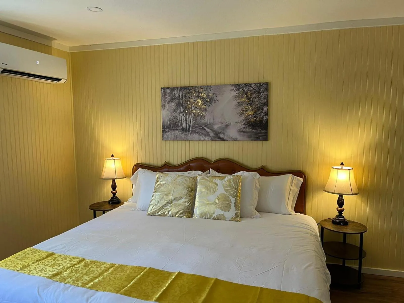 Bed in Quiet Mind Lodge, Spa & Retreat Sequoias