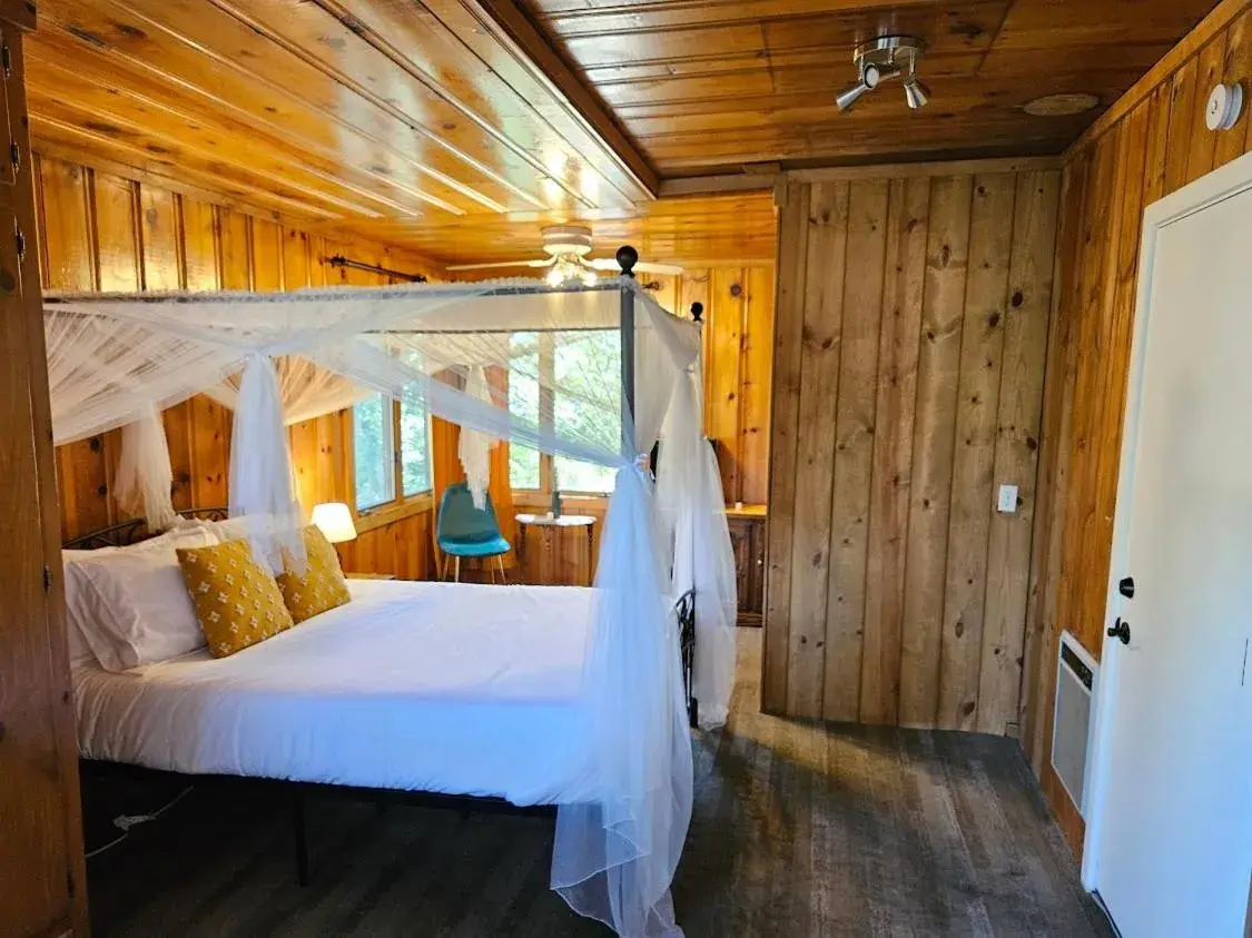 Junior Suite with Mountain View in Quiet Mind Lodge, Spa & Retreat Sequoias Junior Suite with Mountain View in Quiet Mind Lodge, Spa & Retreat Sequoias