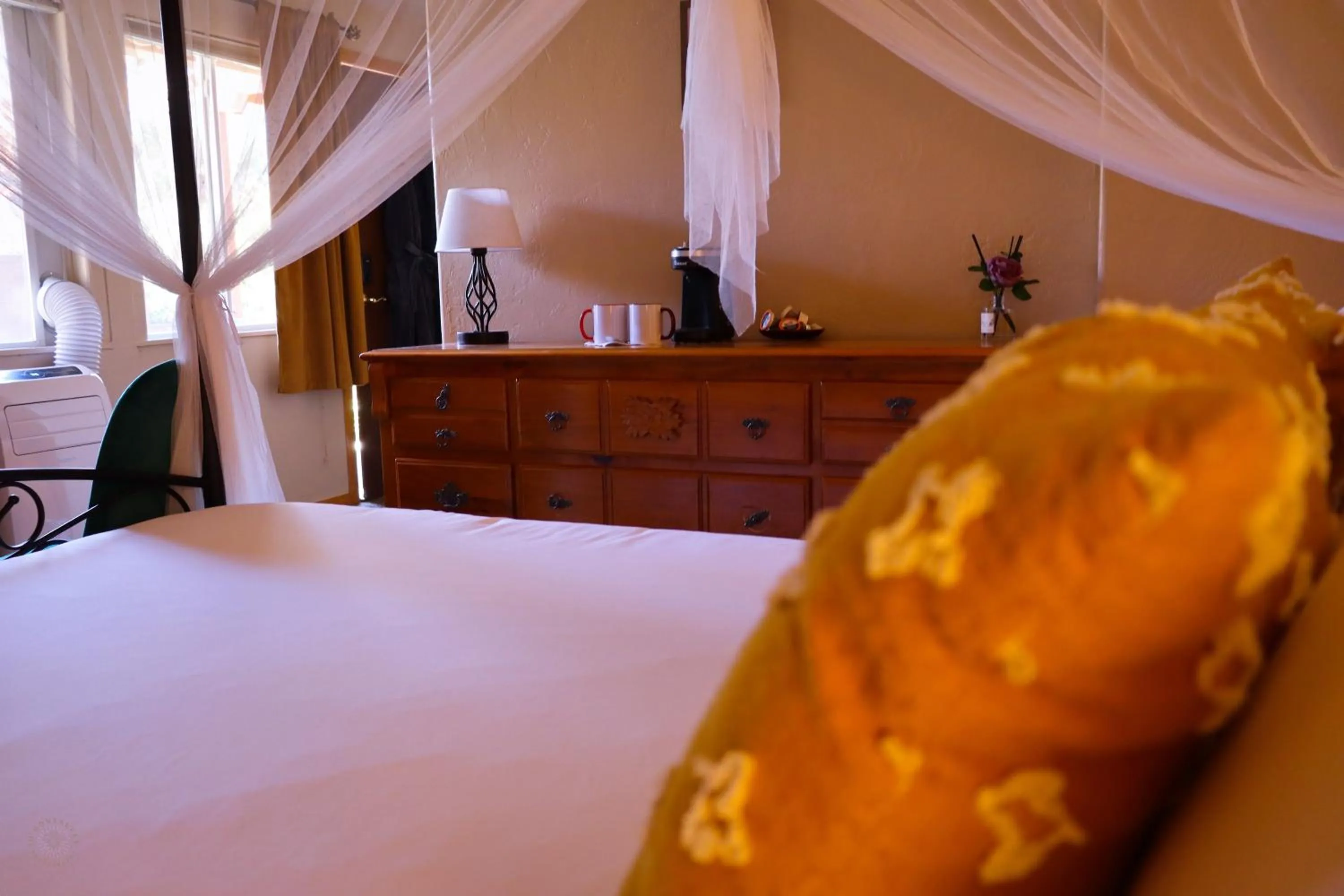 Bed in Quiet Mind Lodge, Spa & Retreat Sequoias