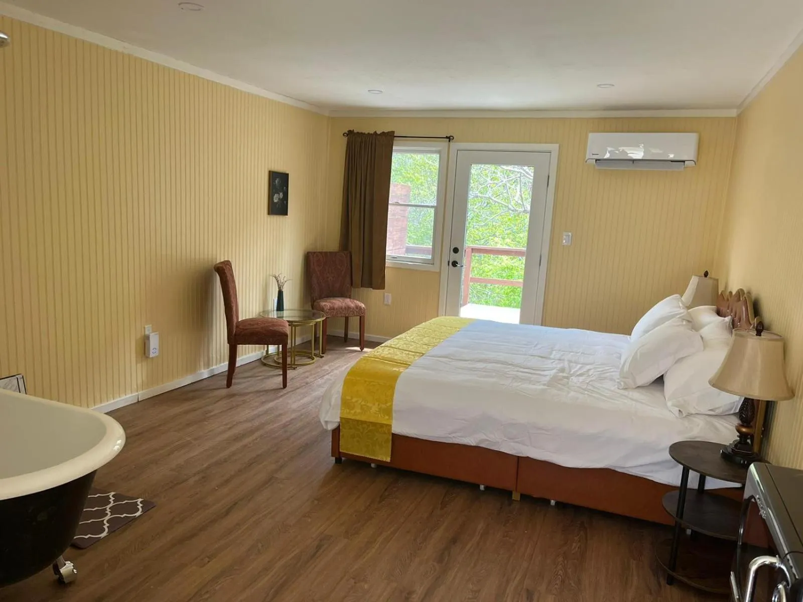 Bed in Quiet Mind Lodge, Spa & Retreat Sequoias