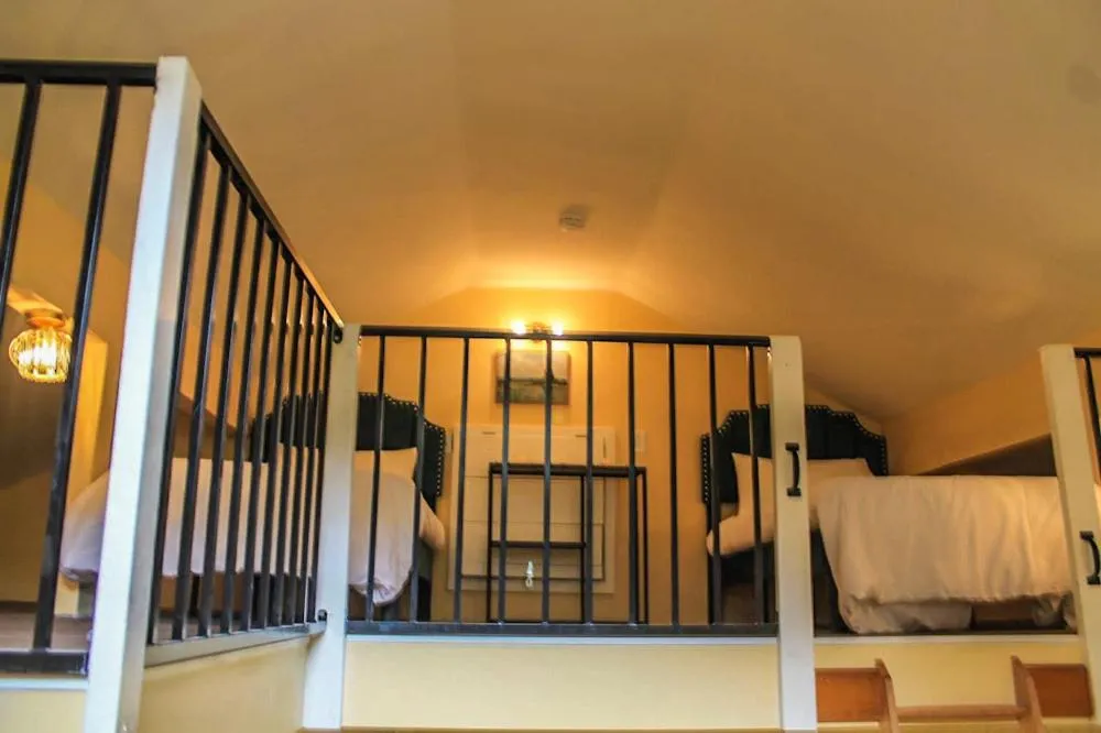 Bed in Quiet Mind Lodge, Spa & Retreat Sequoias