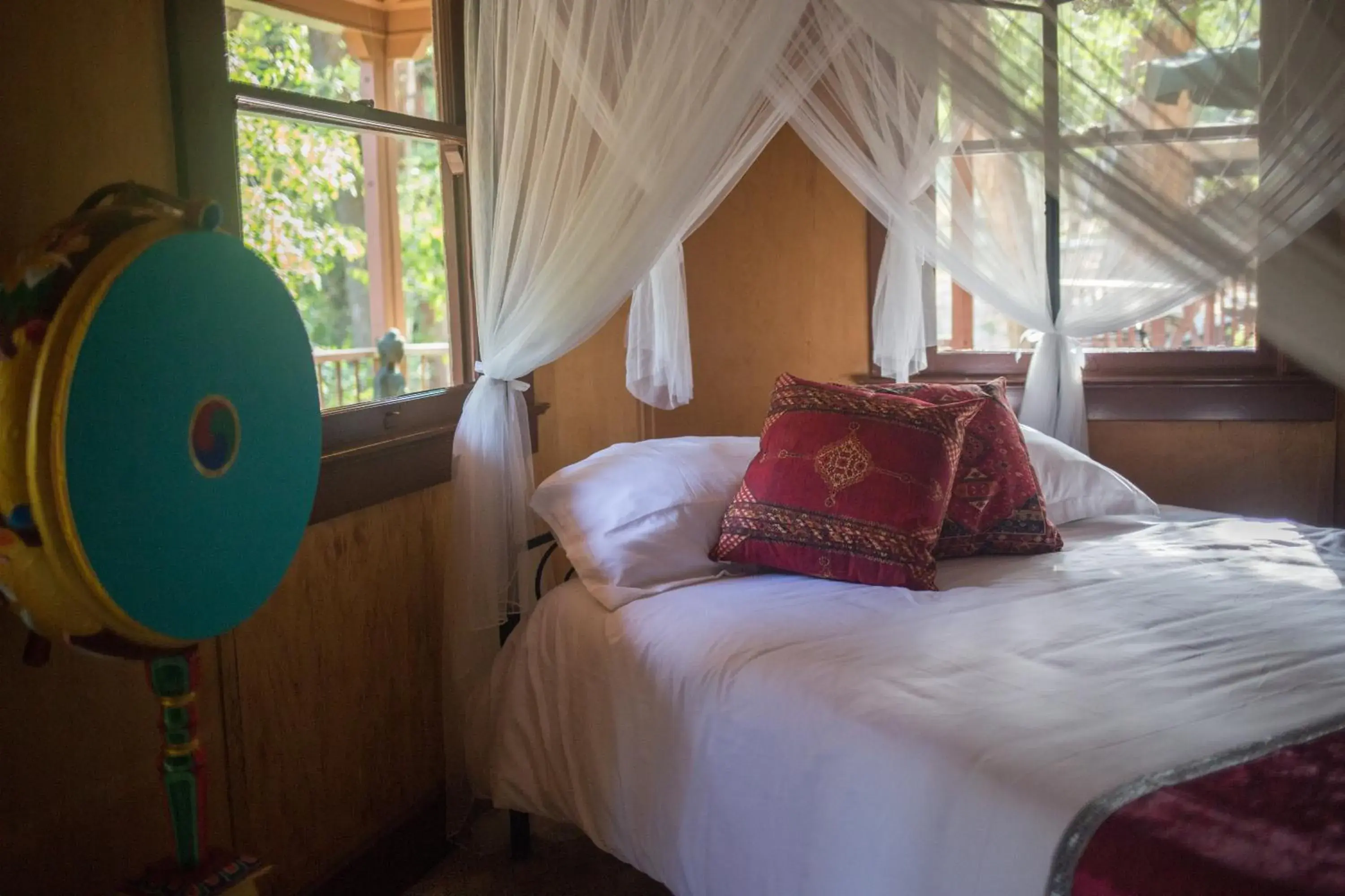 Junior Suite with Mountain View in Quiet Mind Lodge, Spa & Retreat Sequoias Junior Suite with Mountain View in Quiet Mind Lodge, Spa & Retreat Sequoias