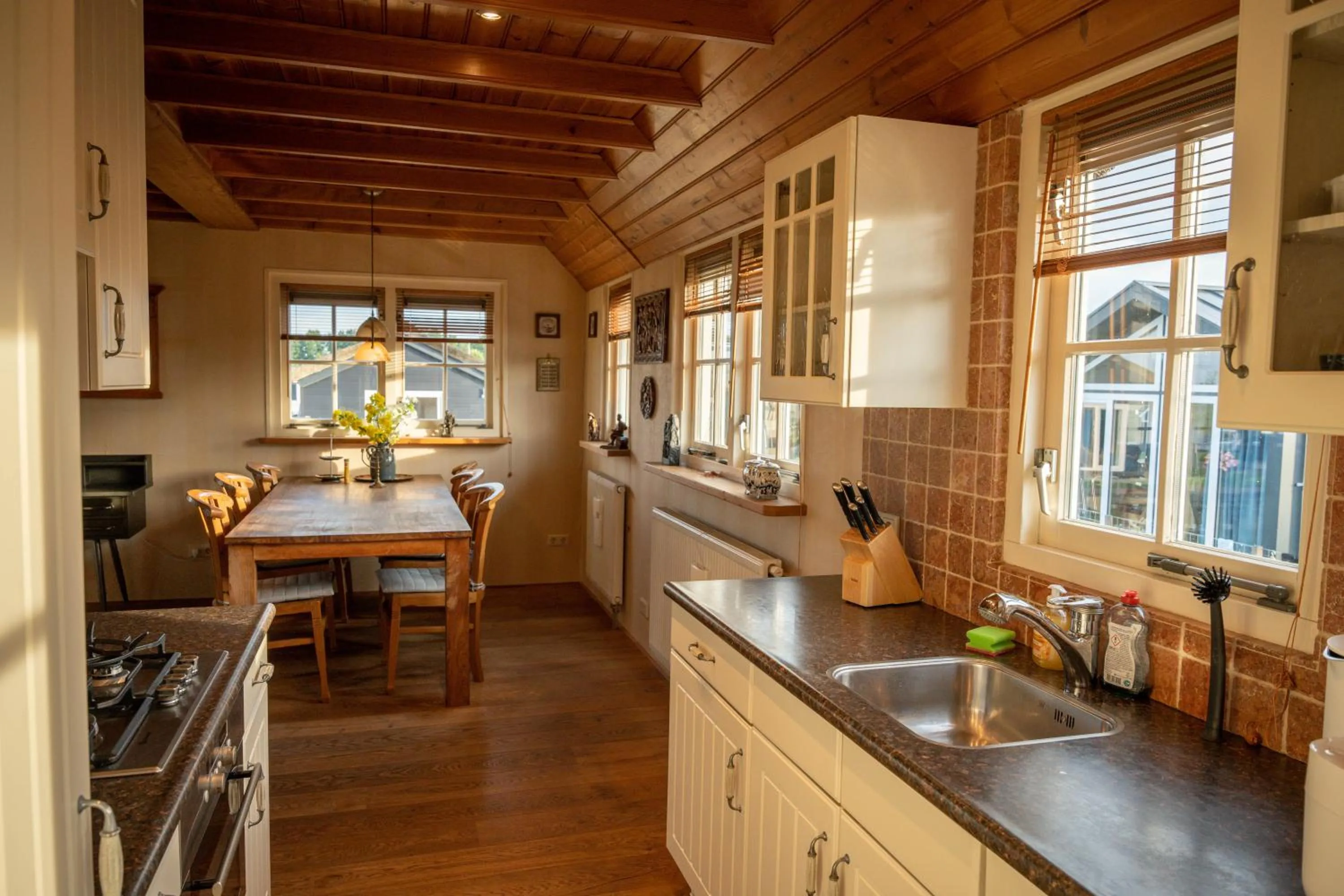 Kitchen or kitchenette in Waterpark Giethoorn