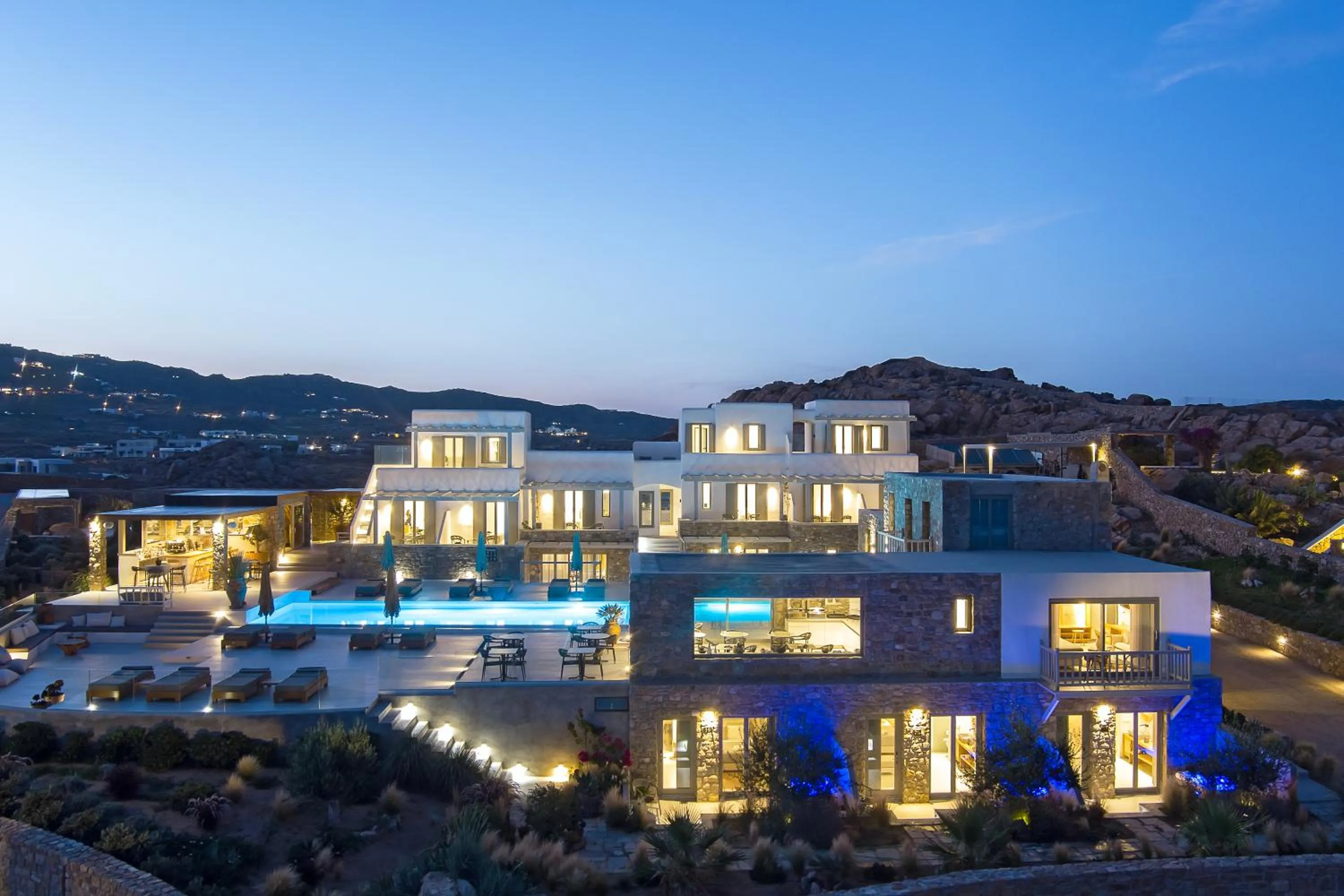 Property building in Ionic Suites