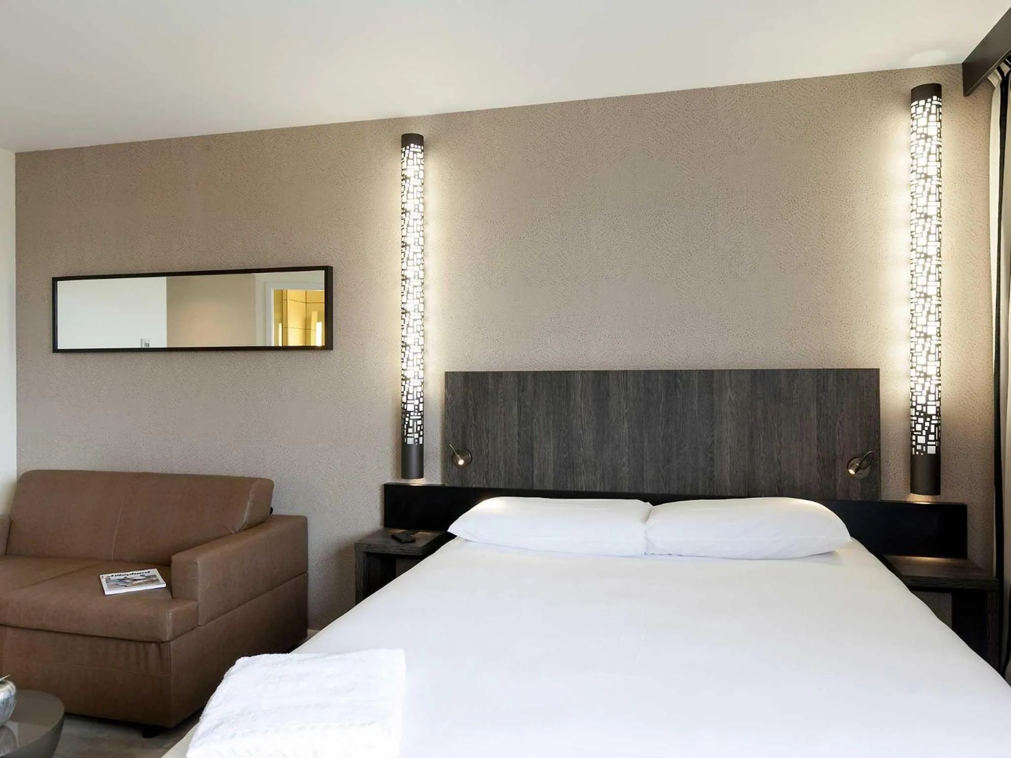 Bedroom, Bed in ibis Styles Flers