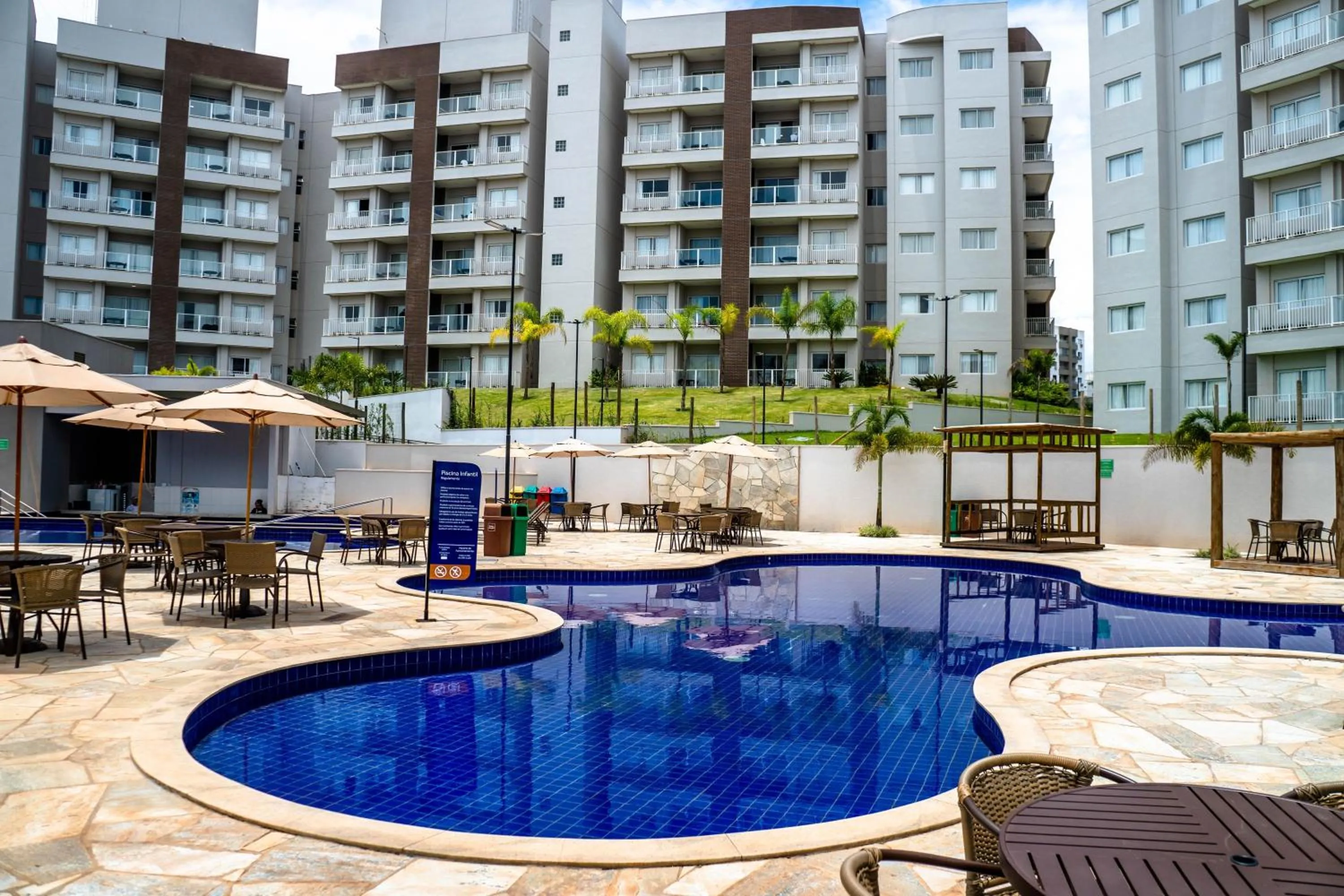 Swimming pool in Lagoa EcoTowers Resort - LAGOA OFICIAL